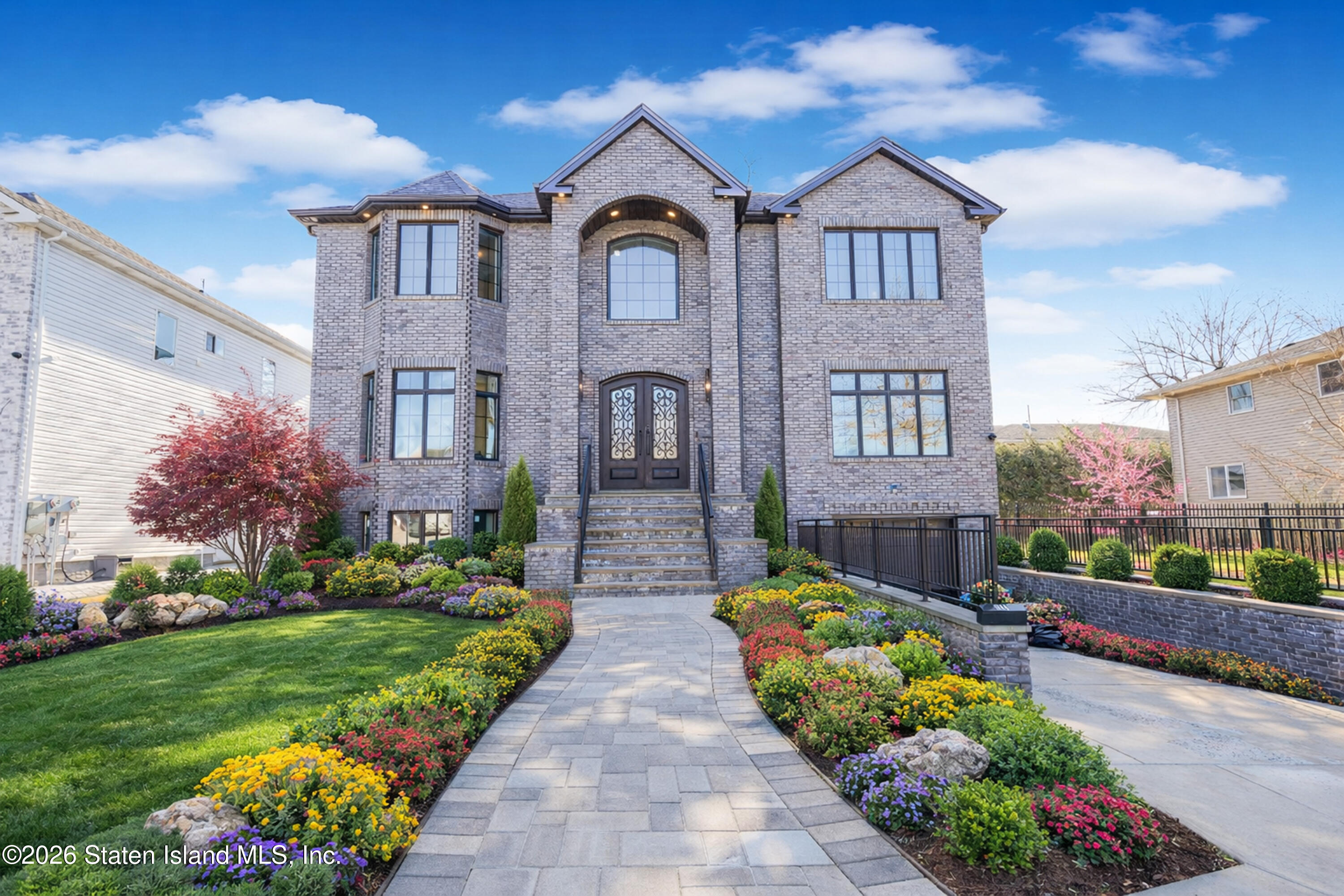 946 Edgegrove Avenue Image 2