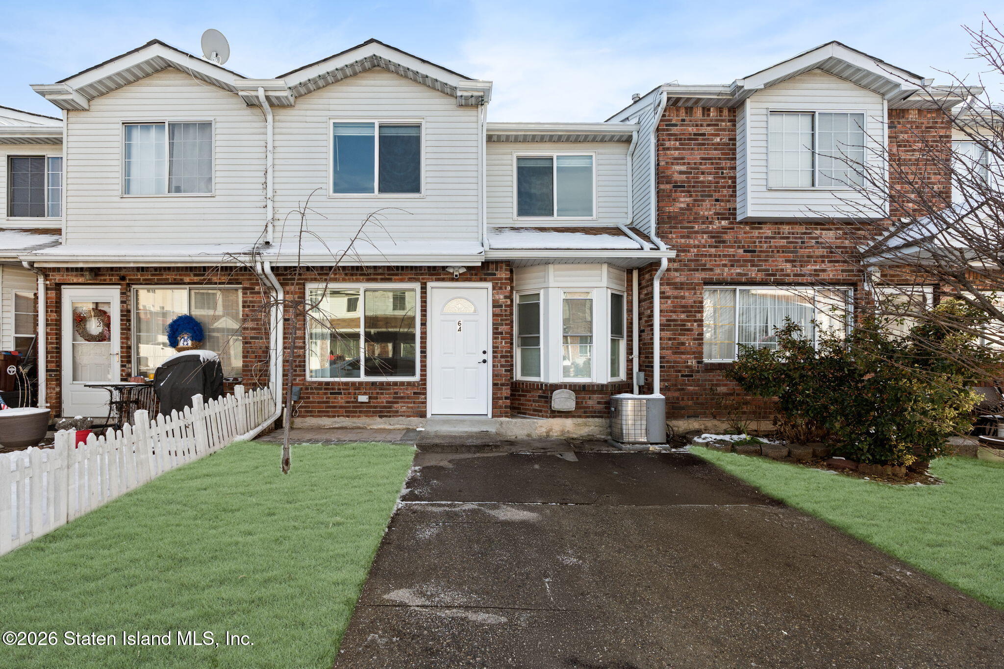 64 Country Drive Image 1