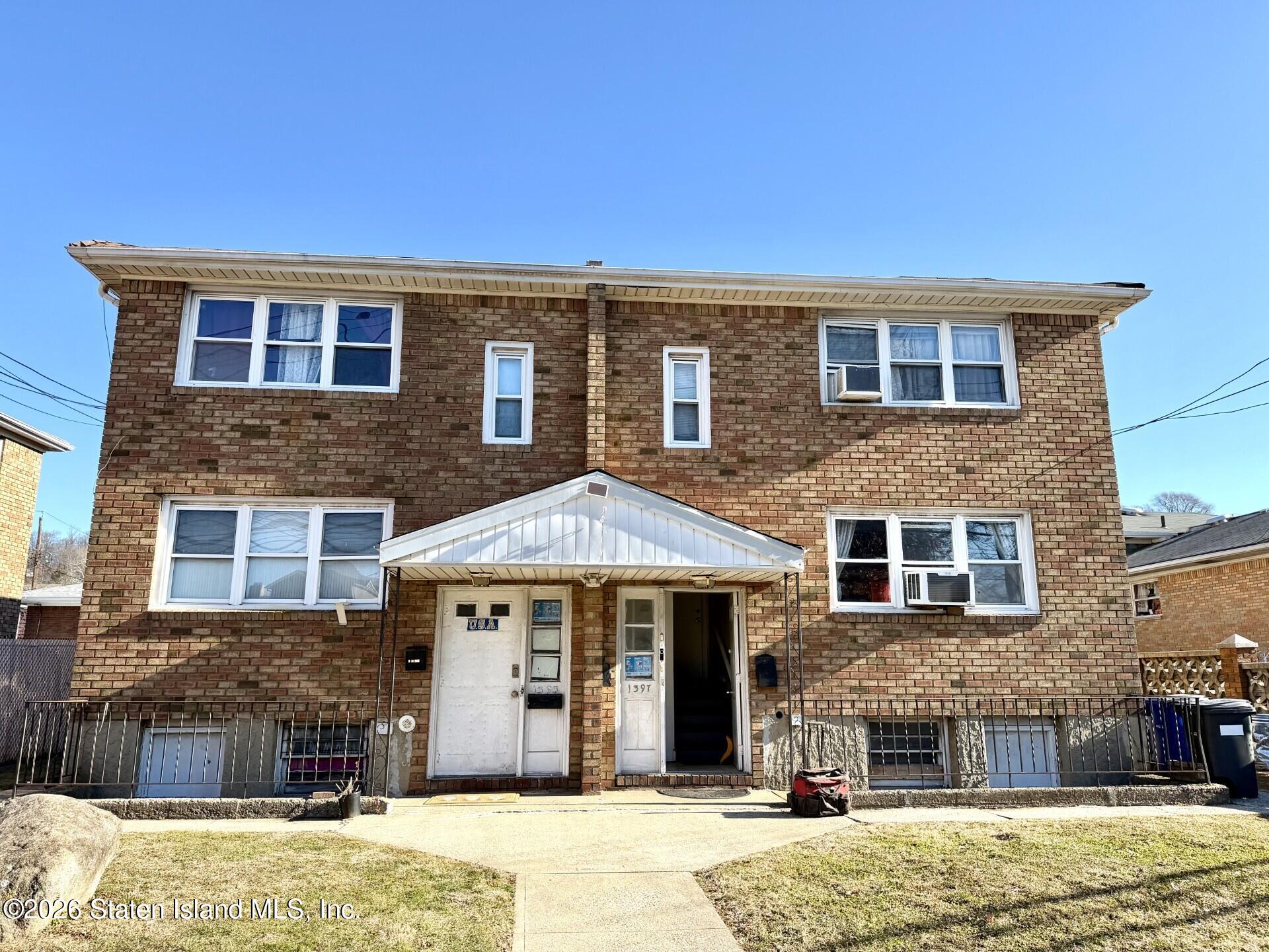1393-1397 Clove Road Image 1