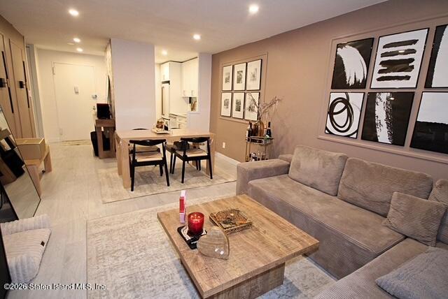 1000 Clove Road 2p Image 3