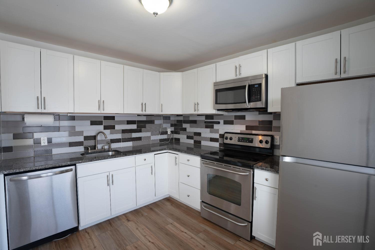 2-Z Avon Drive Image 3
