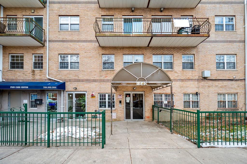 1642 West 9th Street 3B Image 1
