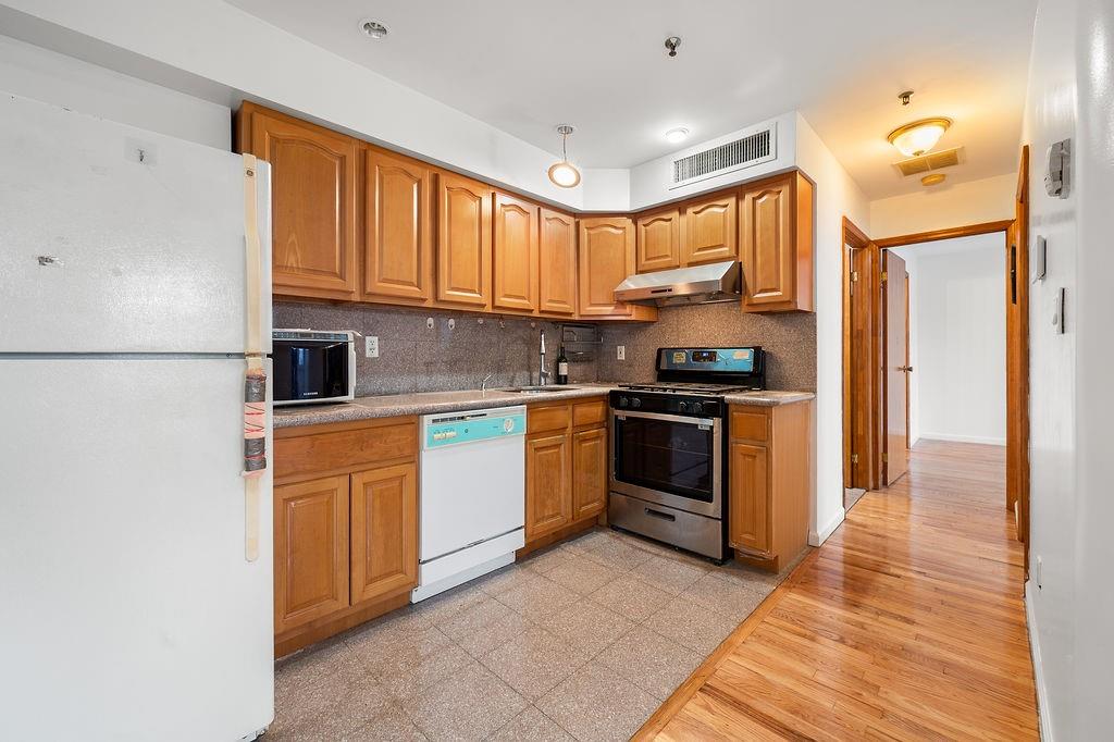 1642 West 9th Street 3B, Brooklyn, New York, 11223 image 7