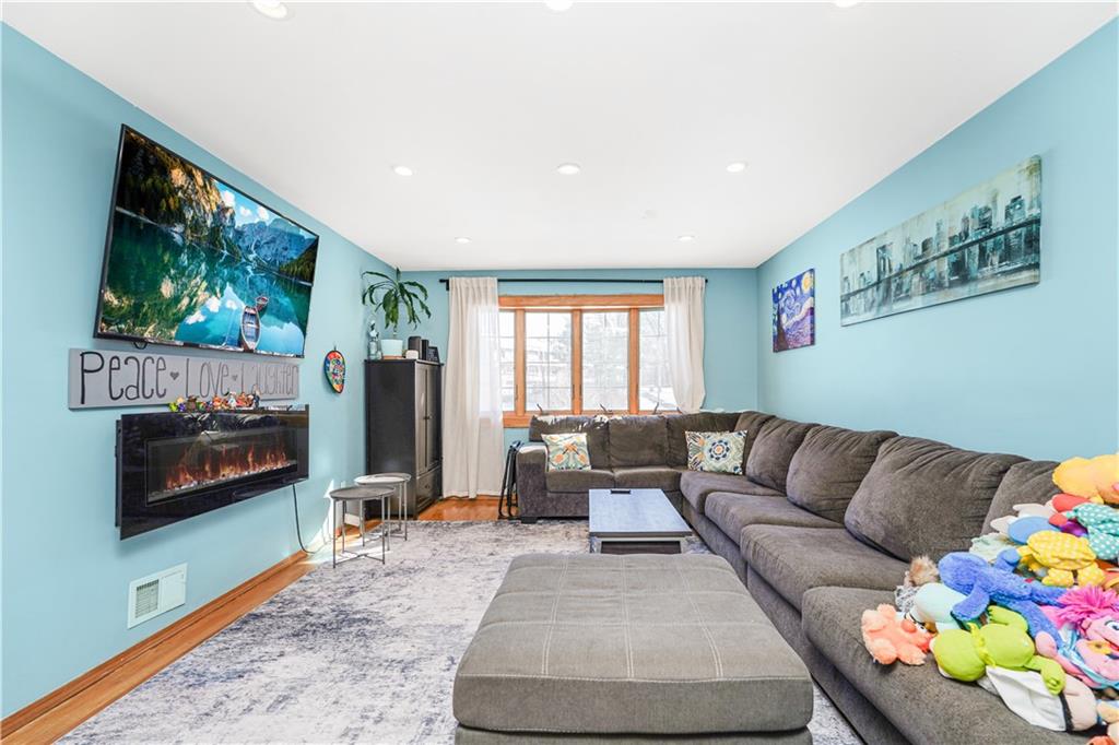 66 Daffodil Court, Staten  Island, New York, 10312 image 12