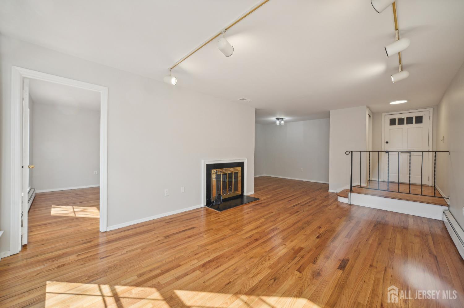 323 Gill Lane 11C Image 1