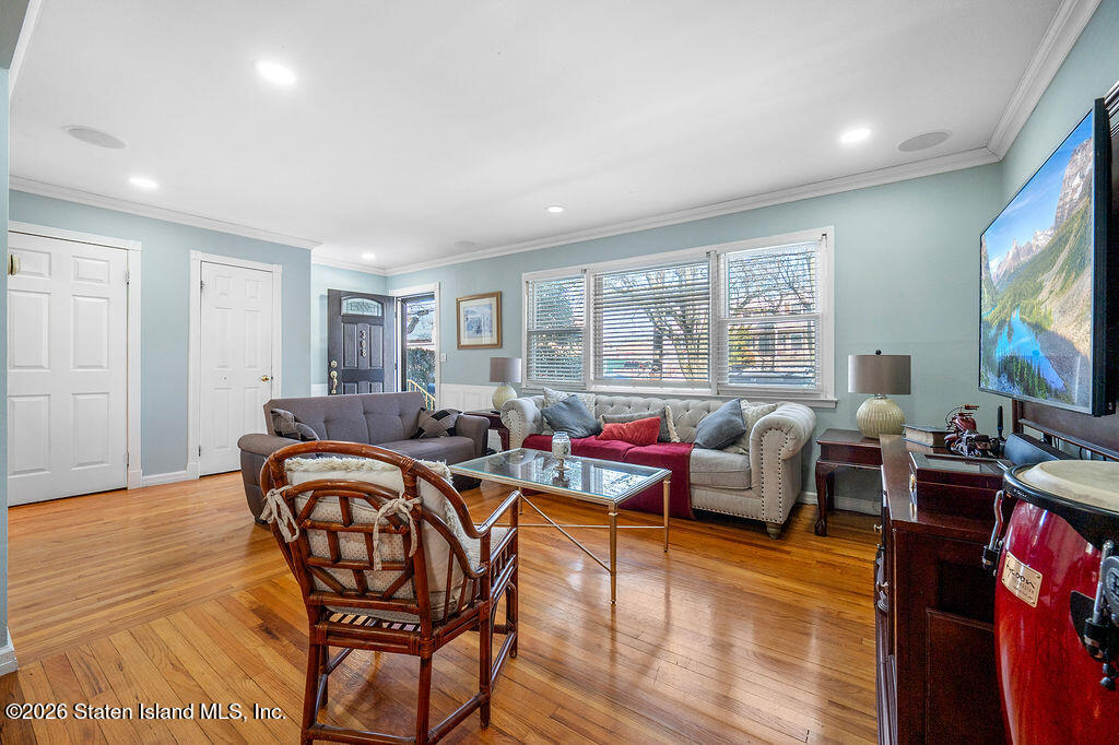 306 Buel Avenue Image 5
