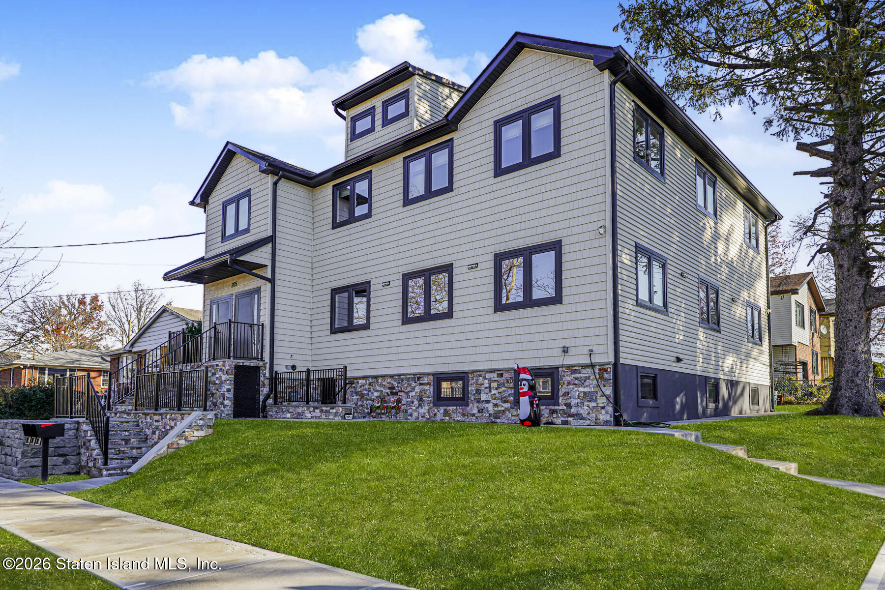 205 Hawthorne Avenue Image 1