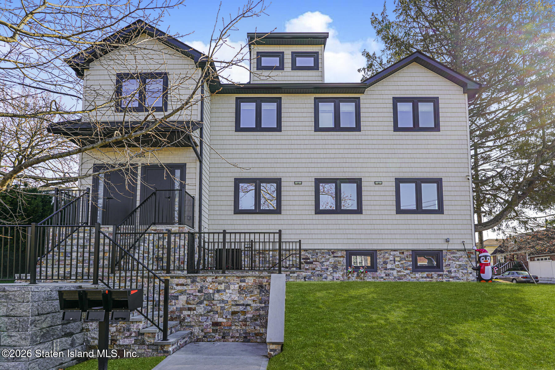 205 Hawthorne Avenue Image 2