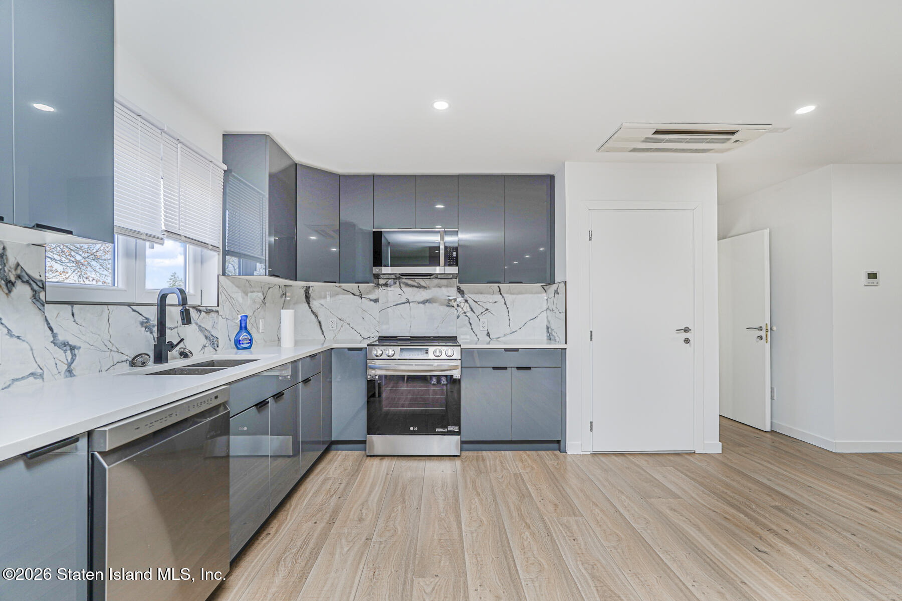 205 Hawthorne Avenue, Staten Island, NY, 10314 image 6