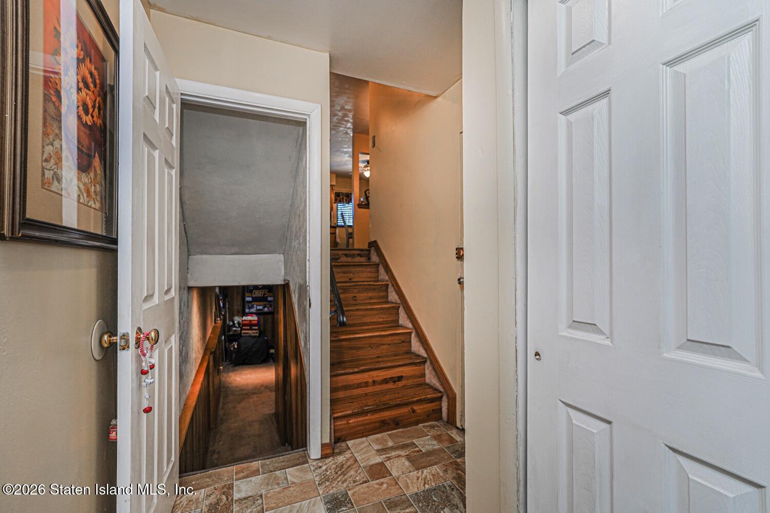233 Carlyle Green Image 4