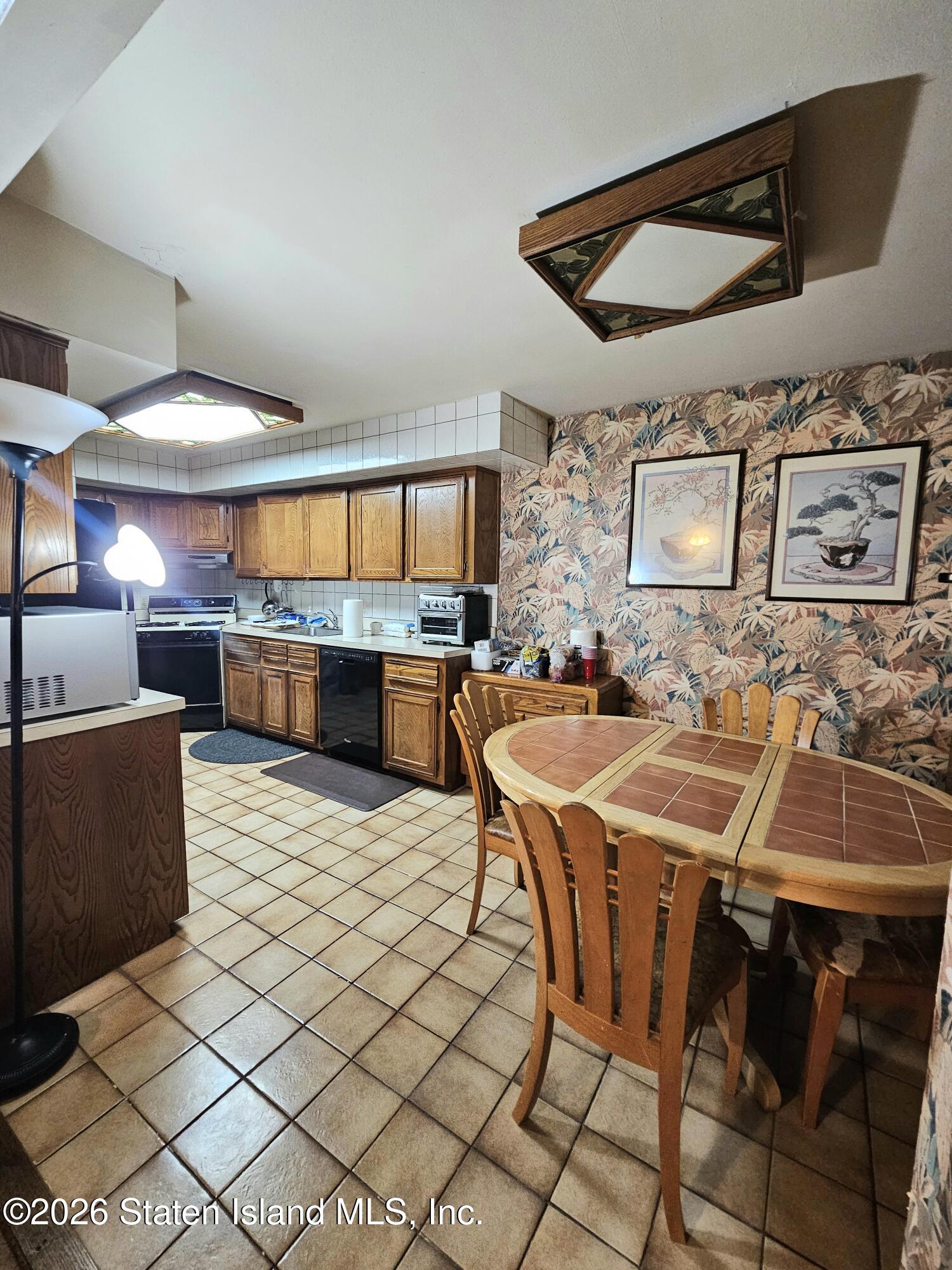 27a Daffodil Lane 102 Image 3