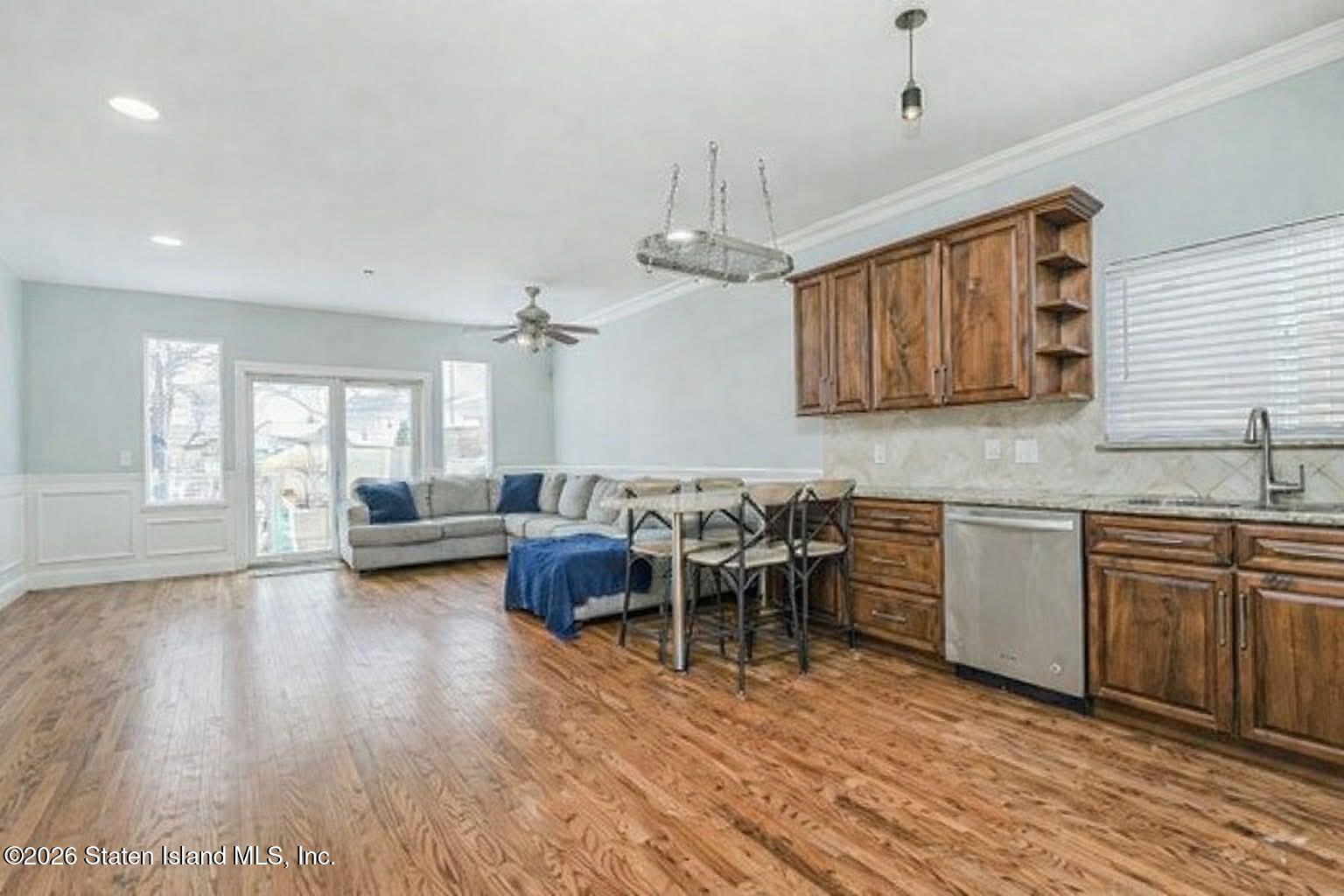 49 Llewellyn Place, Staten Island, NY, 10310 image 8