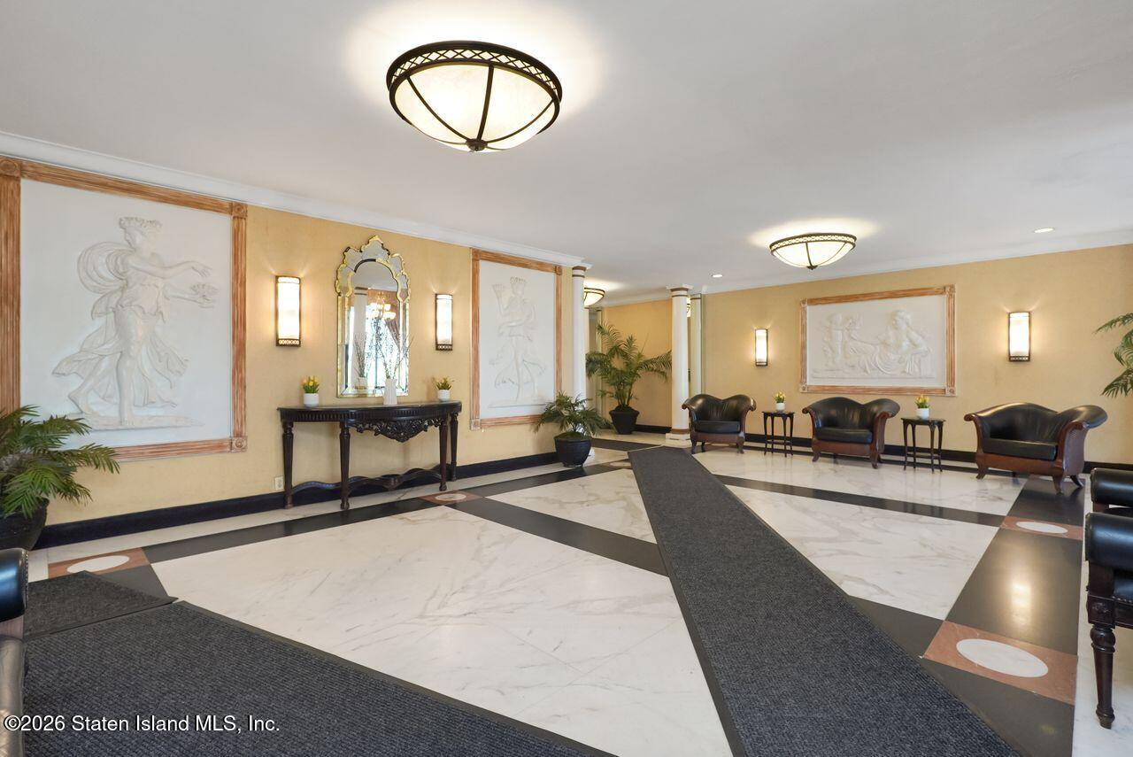1100 Clove Rd 5g Image 3