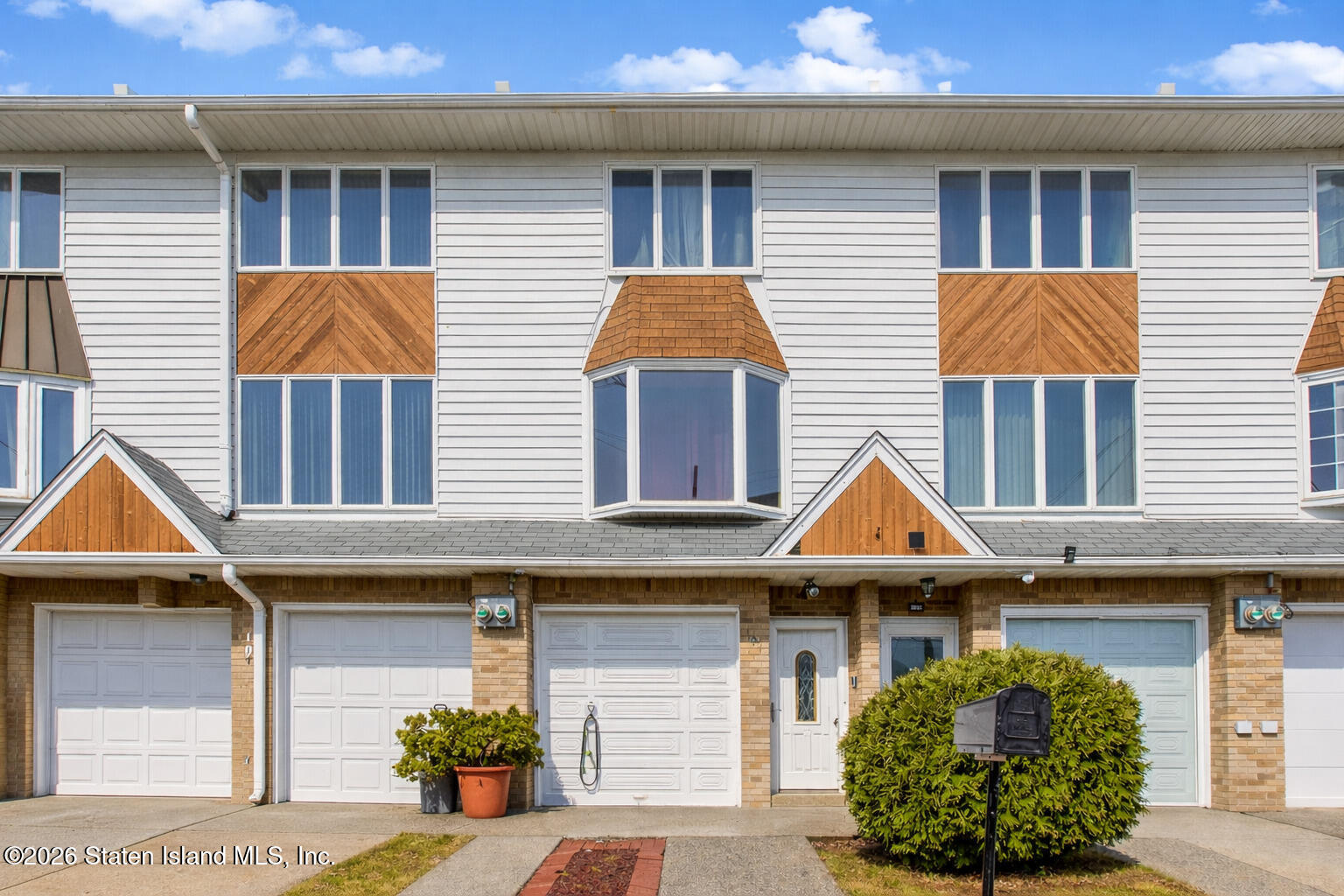 107 Hempstead Avenue Image 1