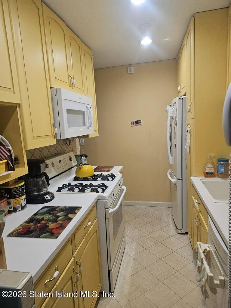 1100 Clove Rd 5g Image 4