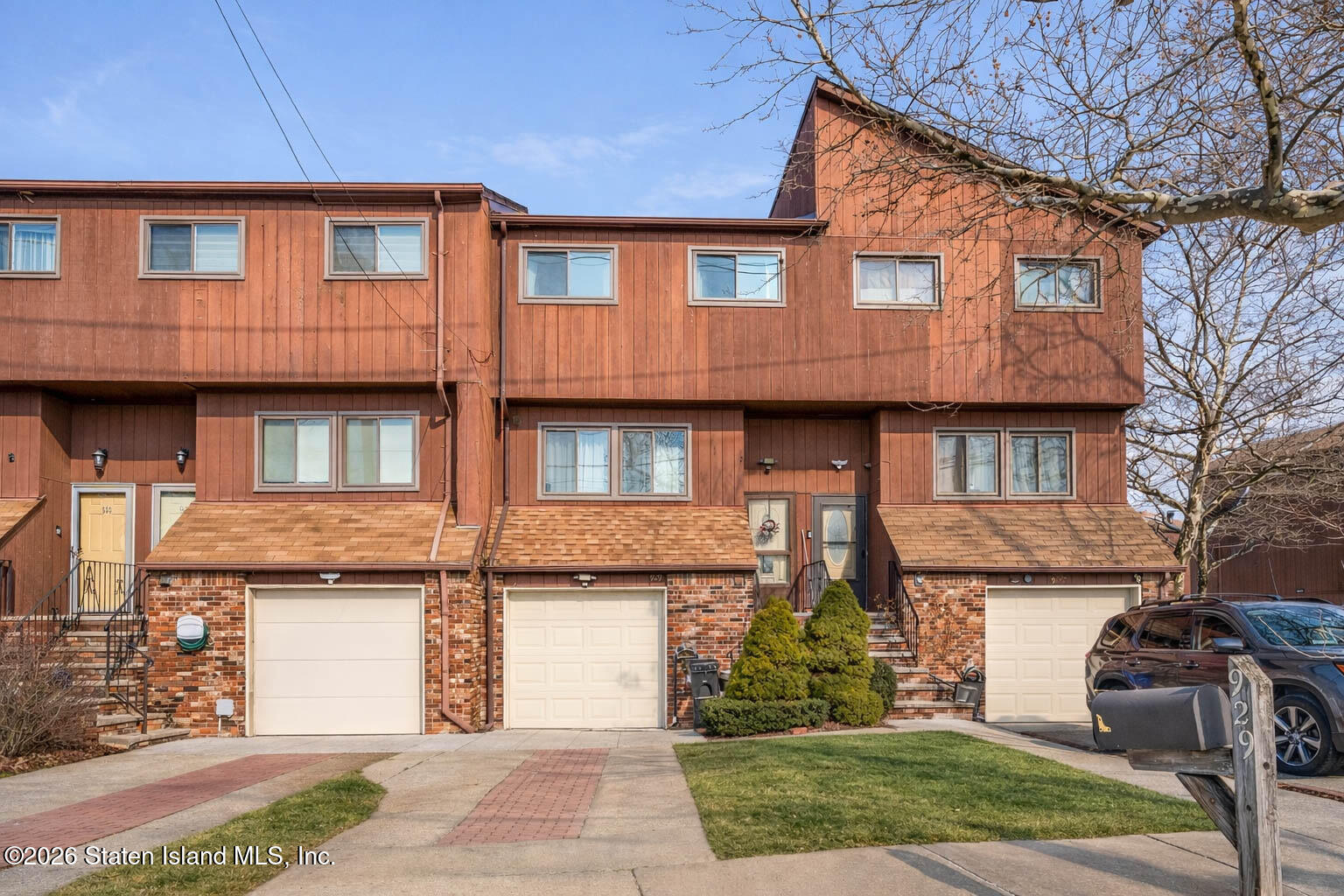 929 W Fingerboard Road Image 1