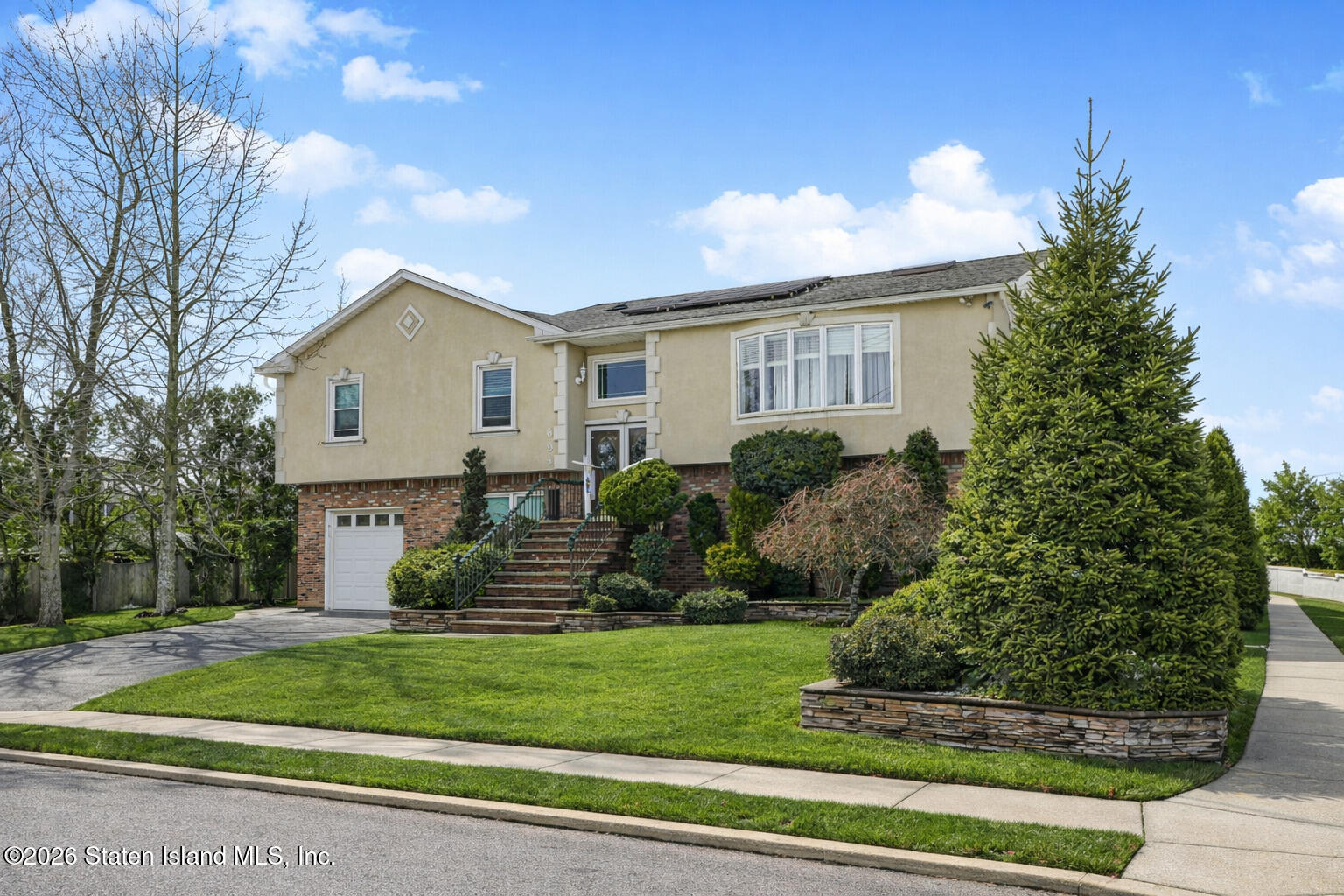 694 Maguire Avenue Image 3