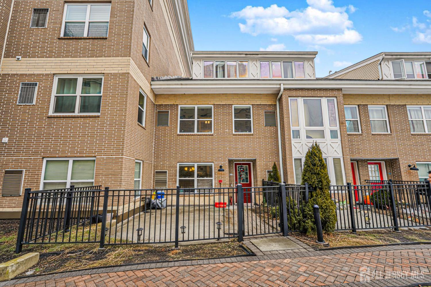 358 Rector Street 308, Perth Amboy, NJ, 08861 - Robert DeFalco Realty
