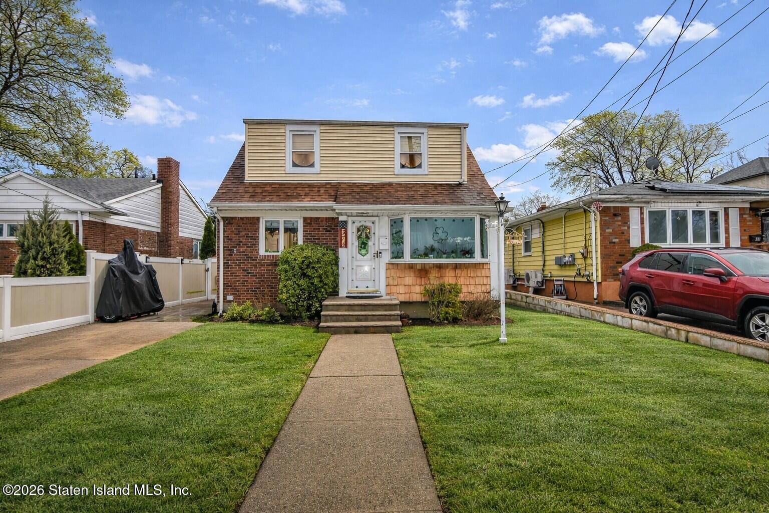 375 Stewart Avenue Image 1