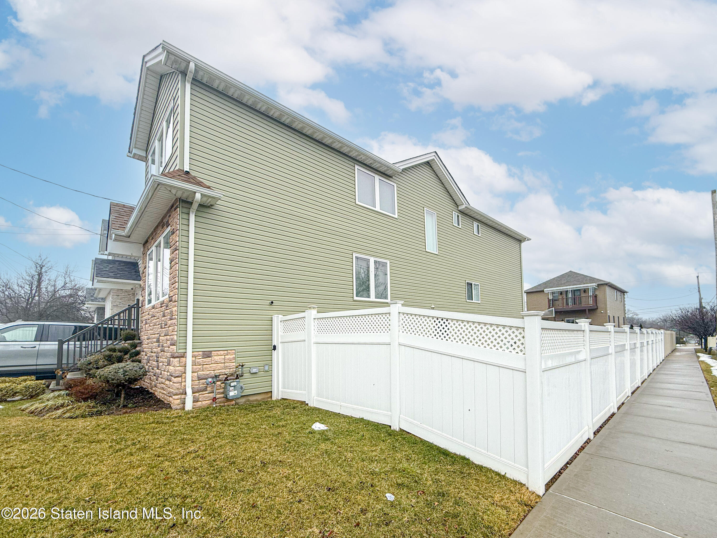 98 Sinclair Avenue Image 2