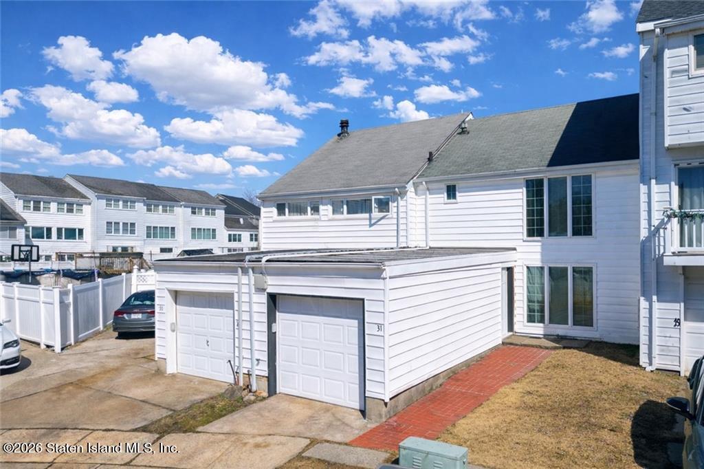 31 Barclay Circle Image 2