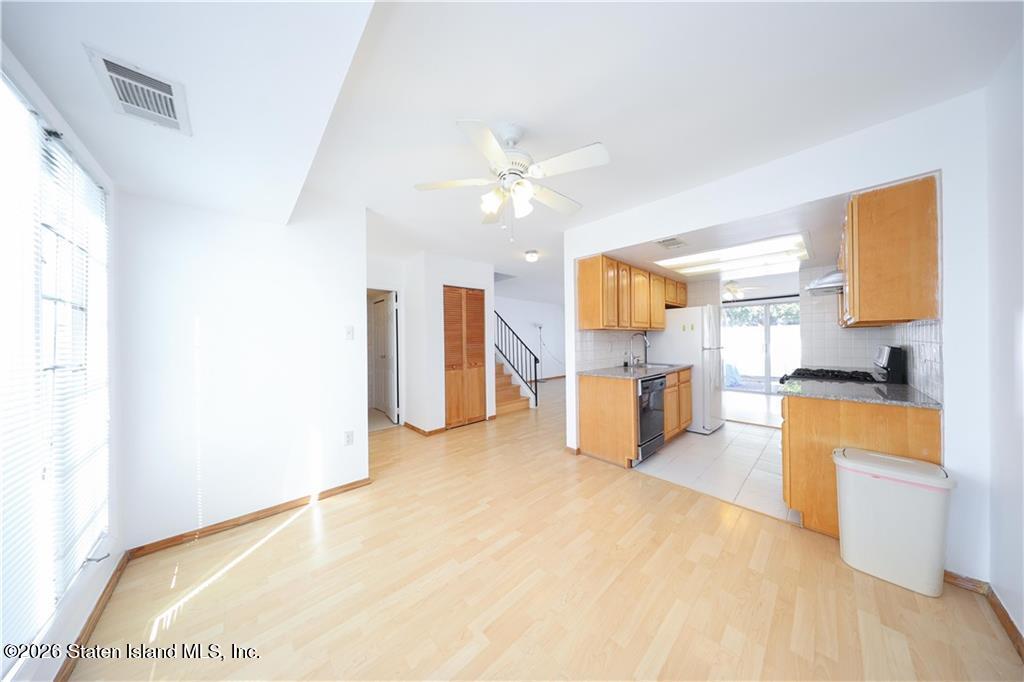 31 Barclay Circle Image 3