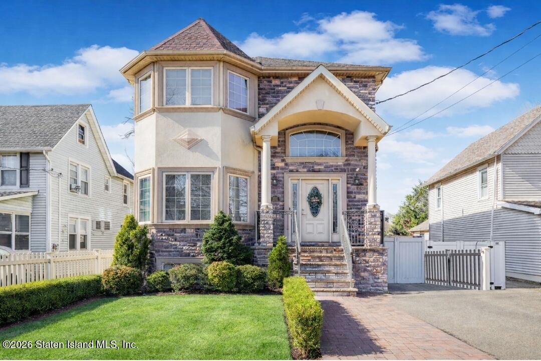 252 Barnard Avenue Image 1