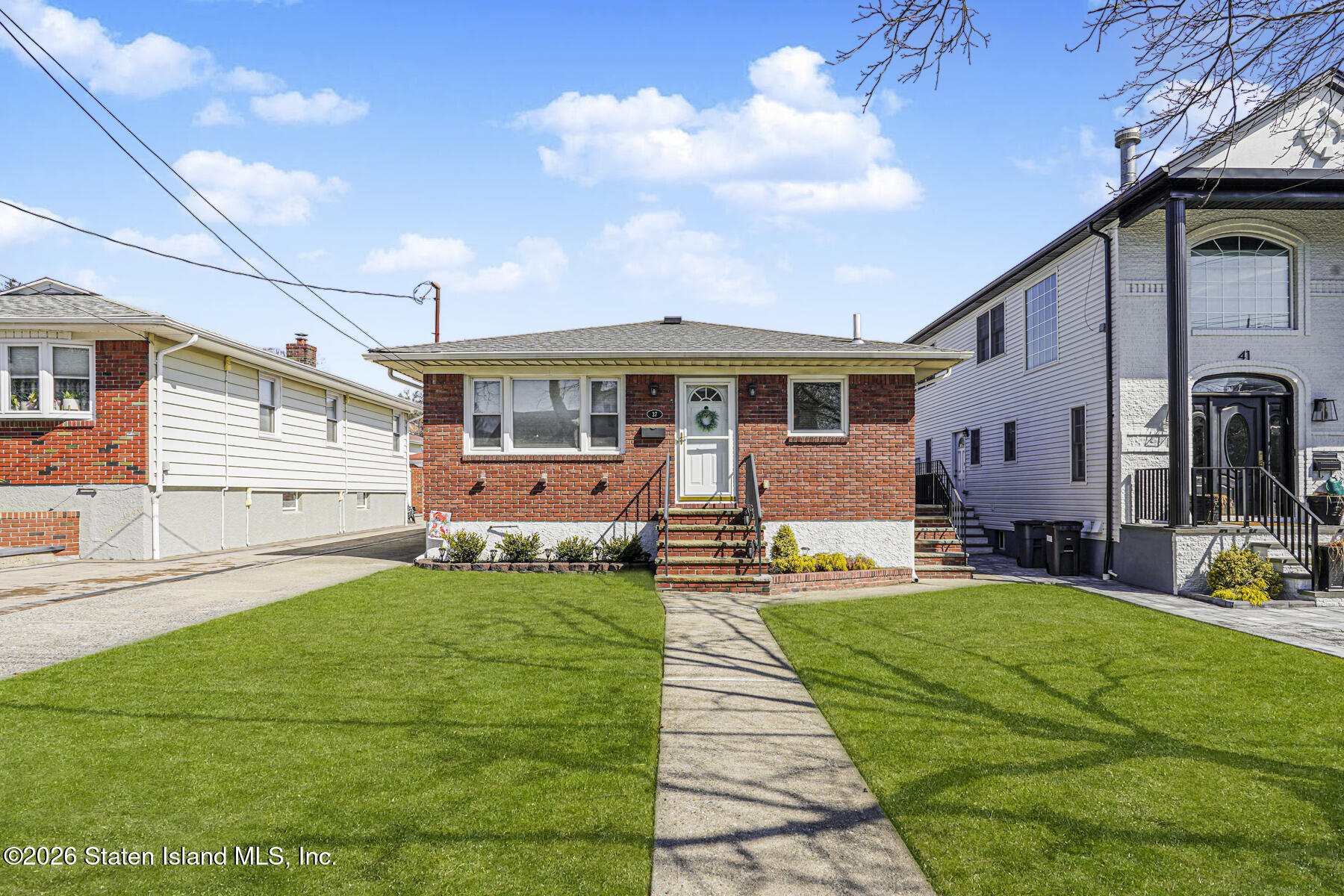 37 Barton Avenue Image 1