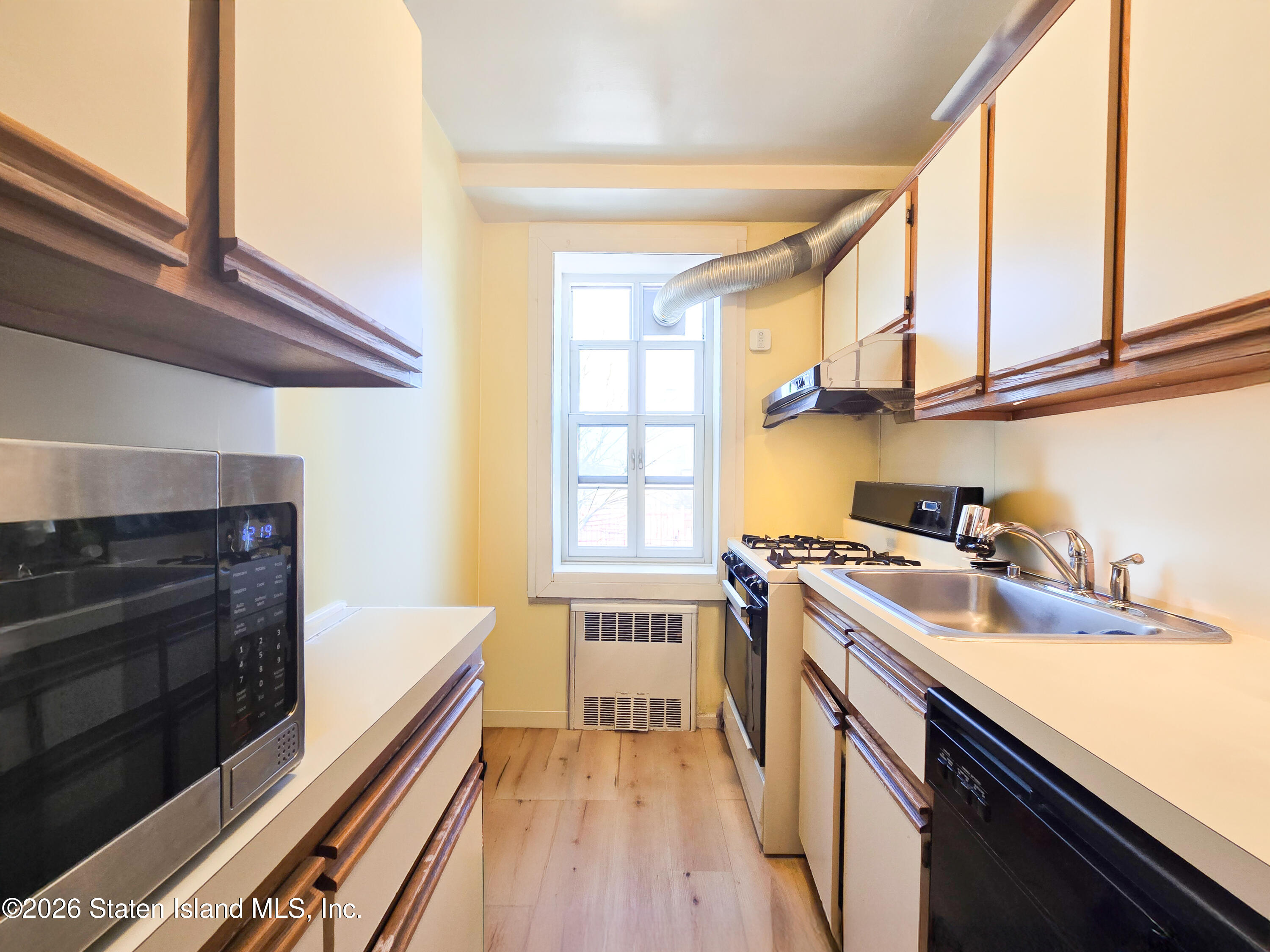 140-35 Burden Crest 504, Queens, NY, 11435 image 7