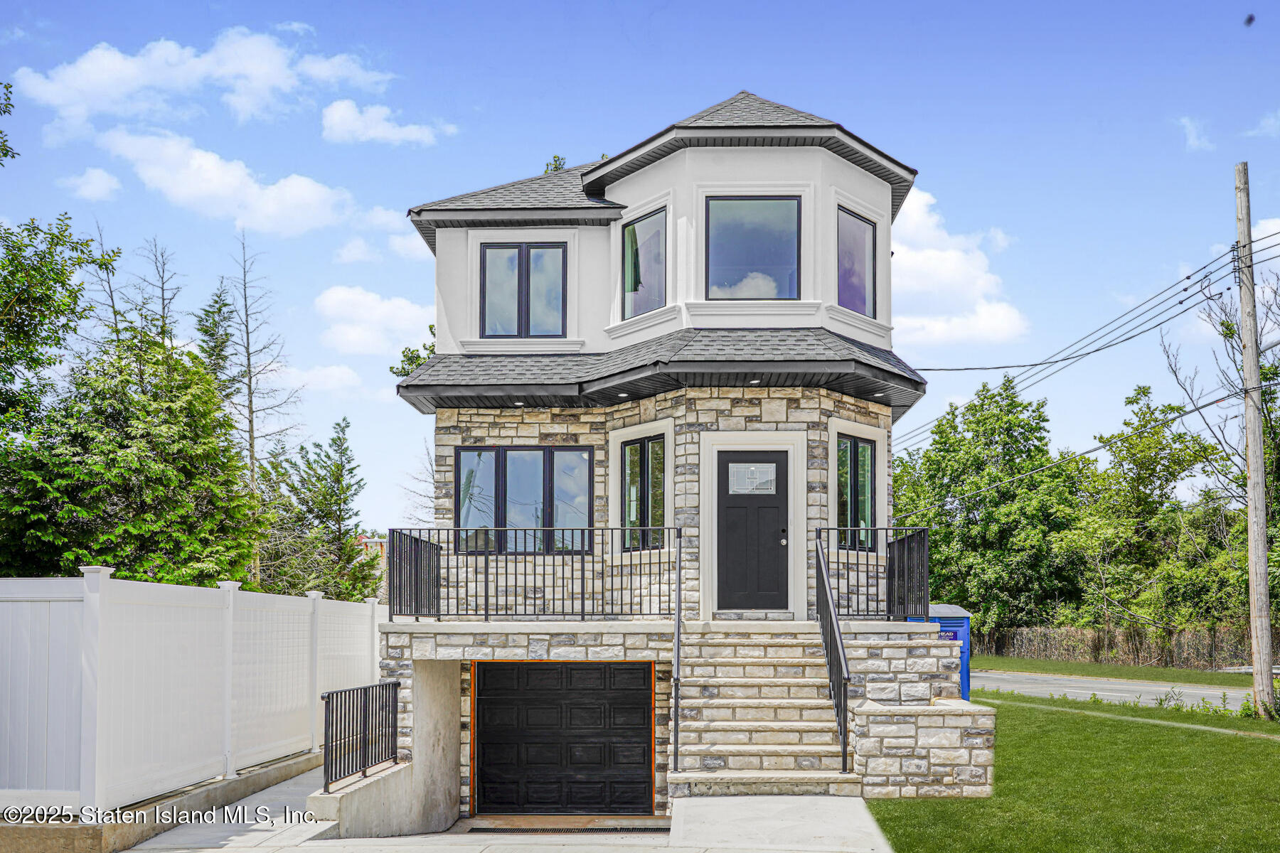 518 Bradford Avenue Image 1