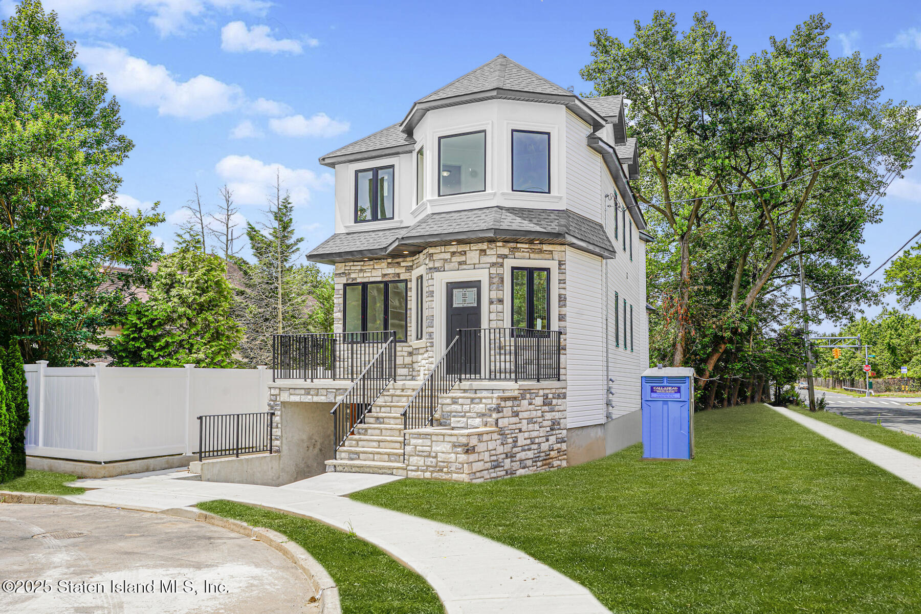 518 Bradford Avenue Image 2