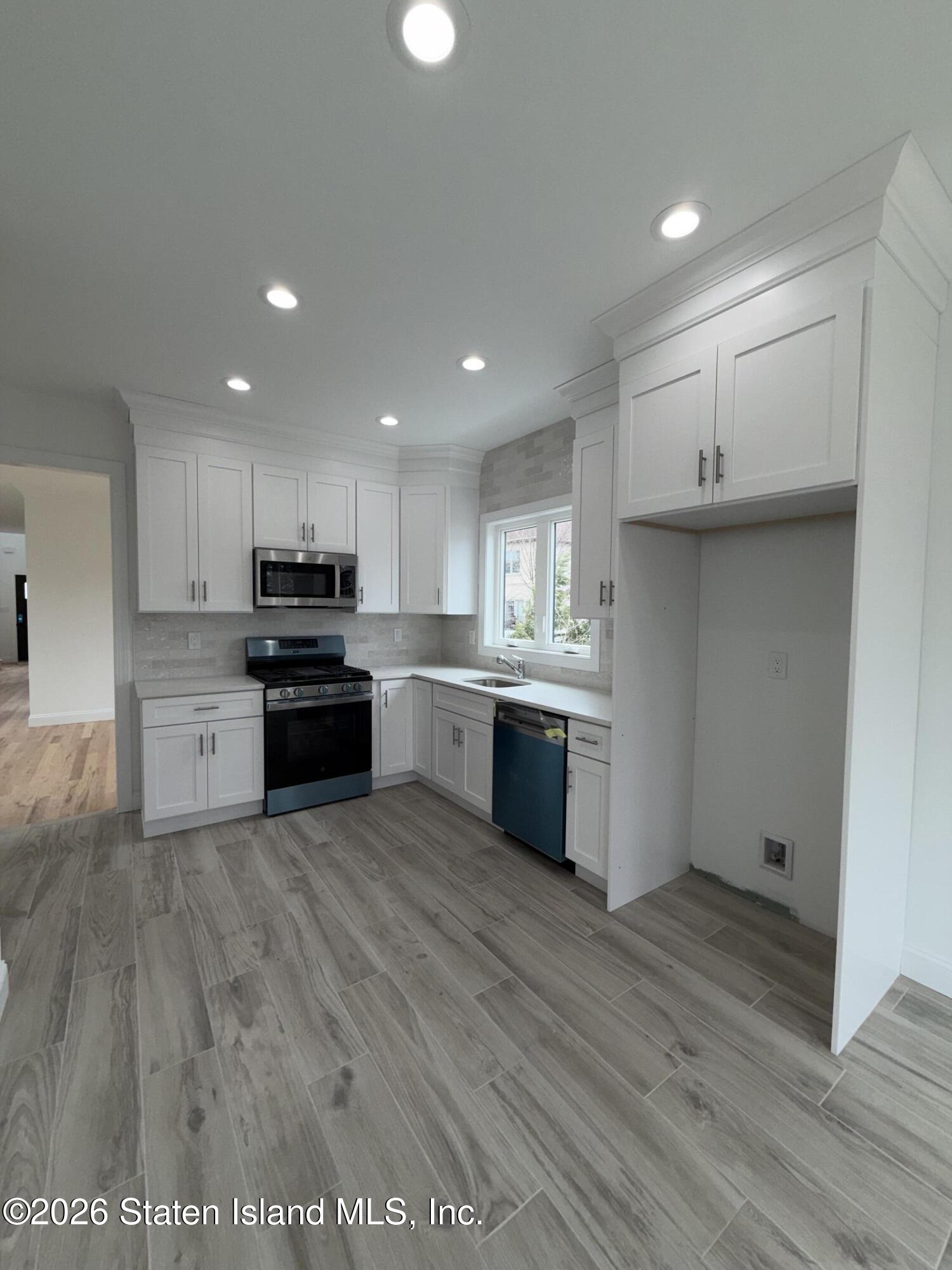518 Bradford Avenue, Staten Island, NY, 10309 image 46