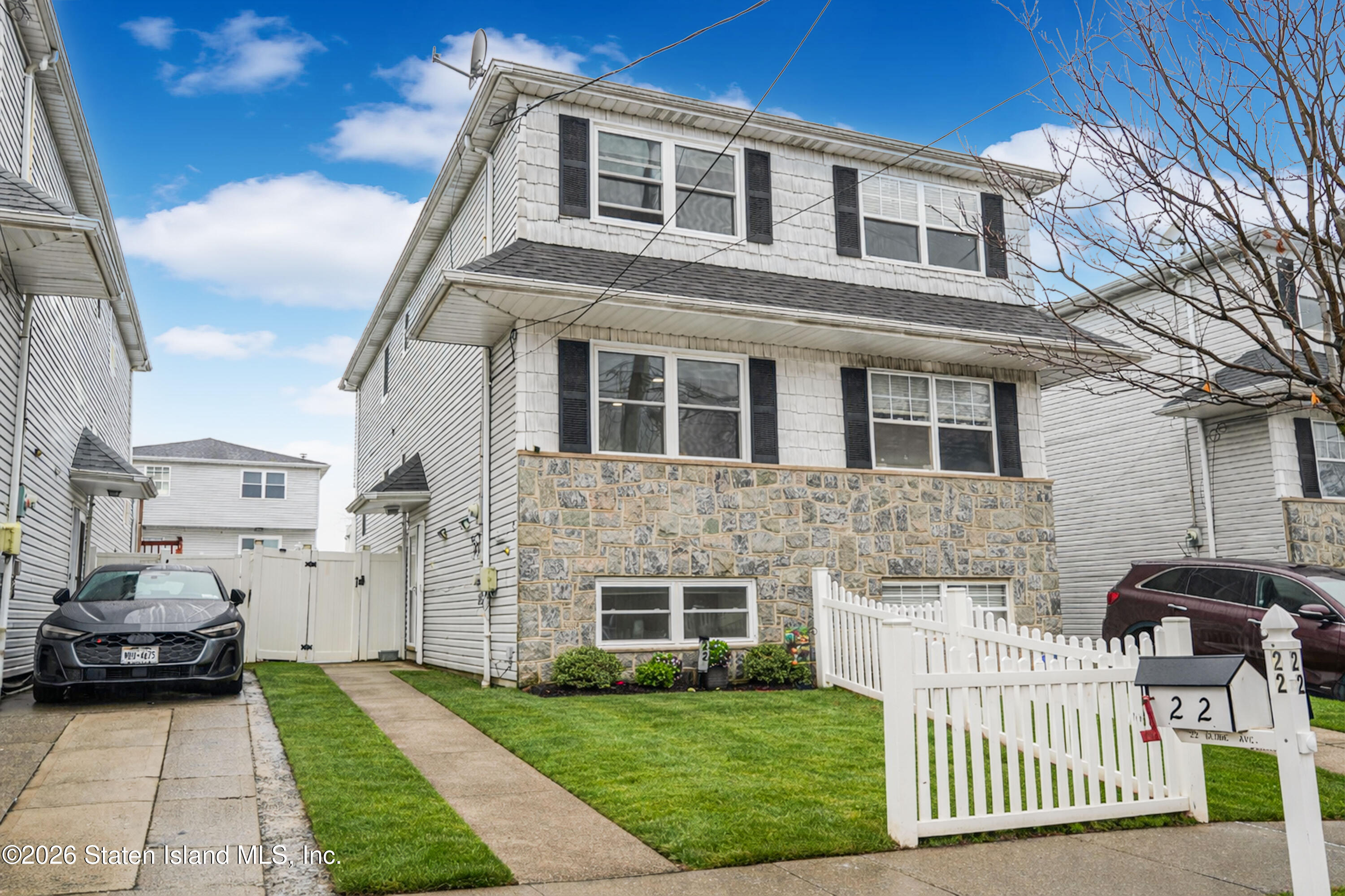 22 Globe Avenue Image 2