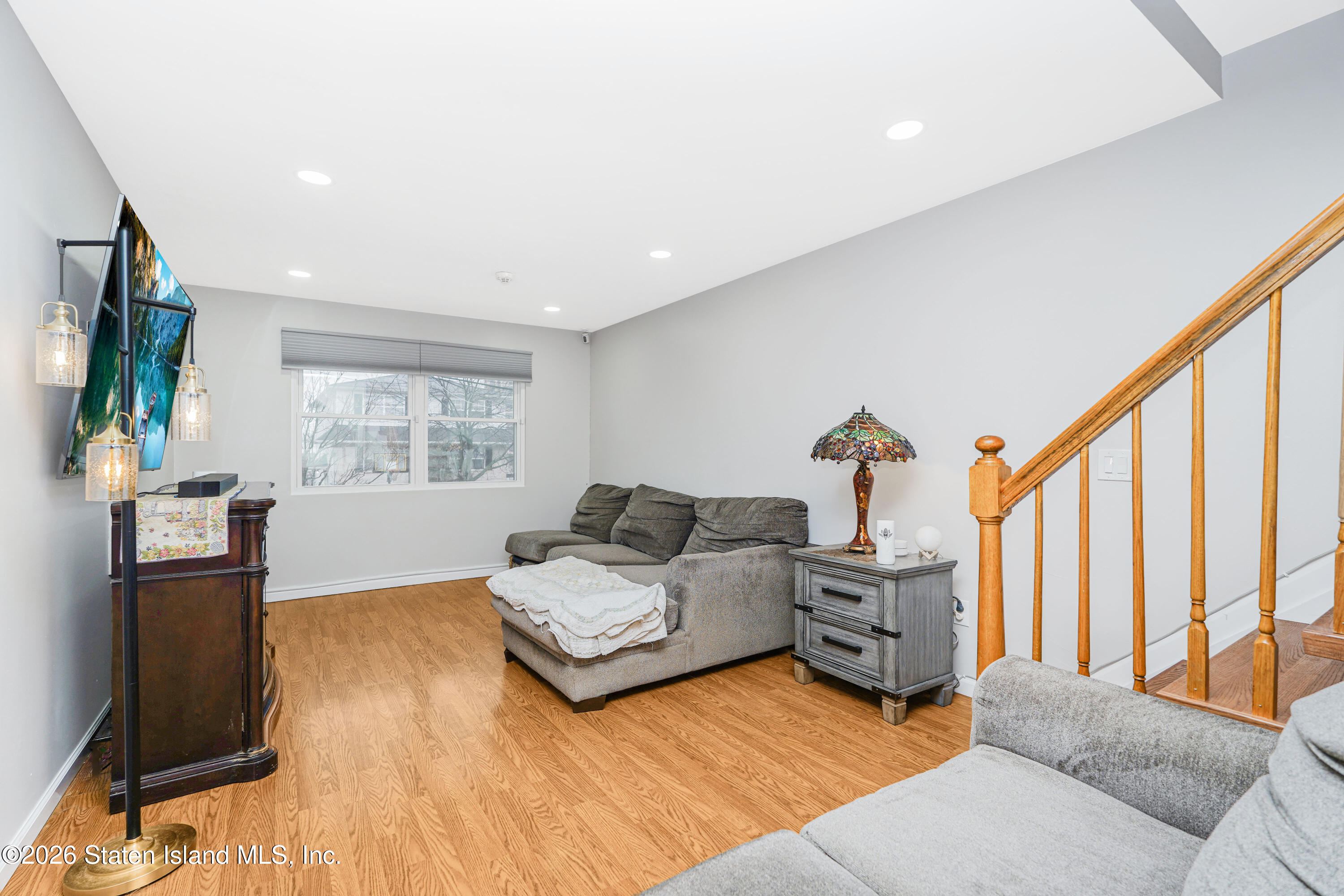 22 Globe Avenue Image 4