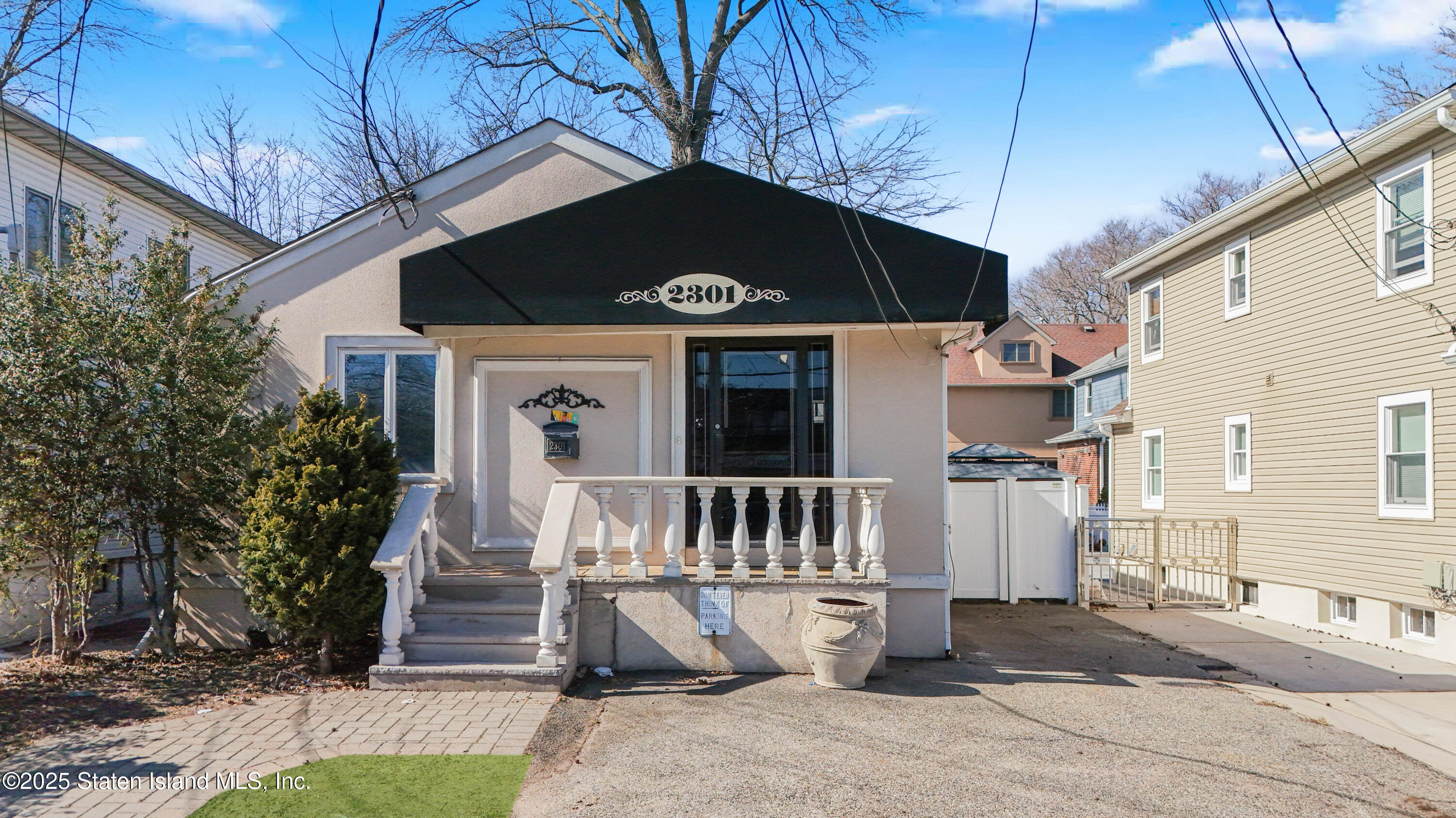 2301 Hylan Boulevard Image 1