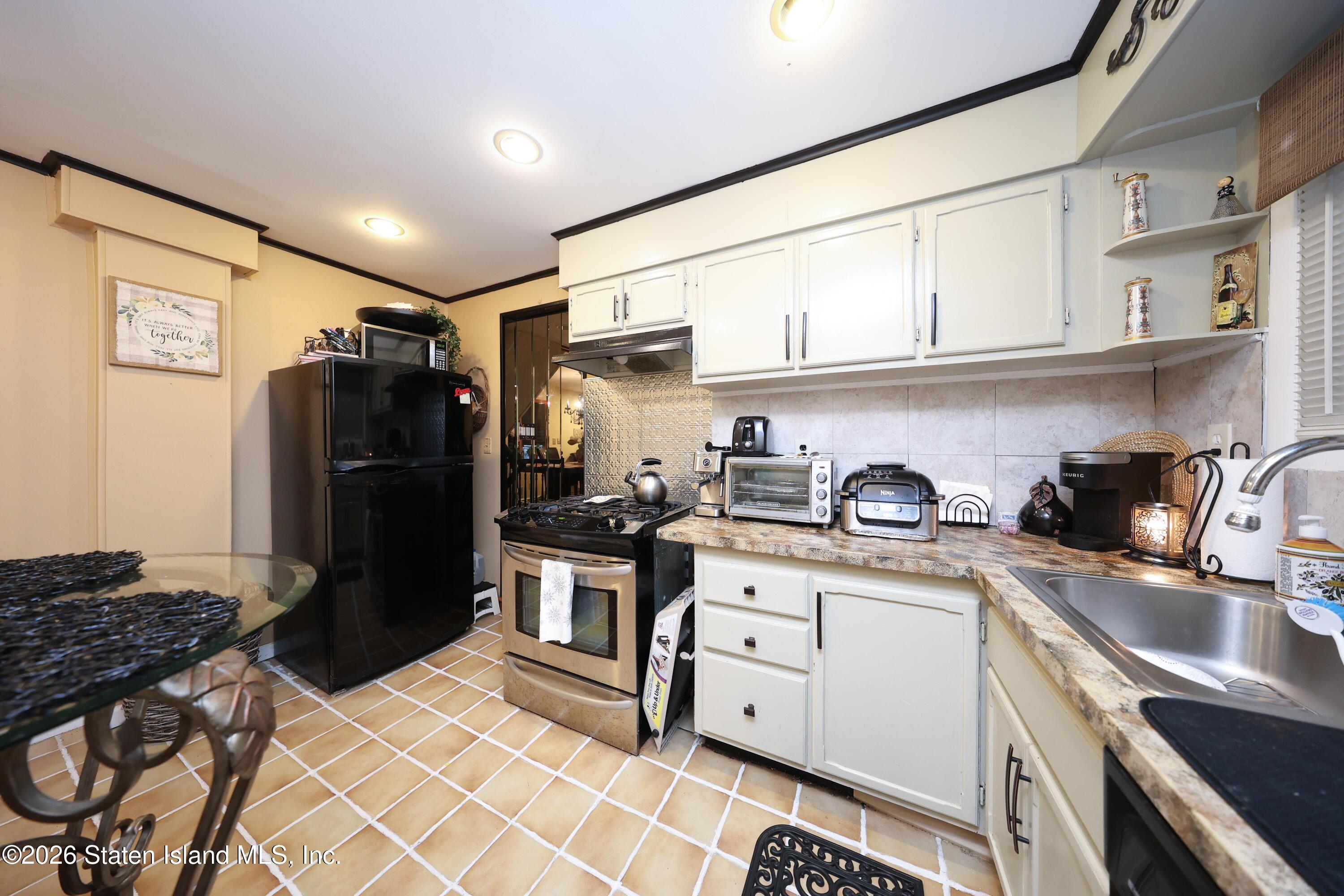 76 S Railroad Avenue, Staten Island, NY, 10305 image 11