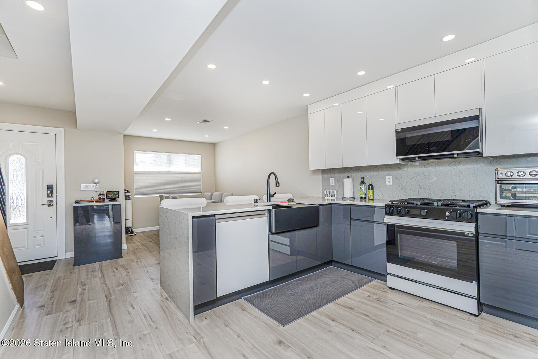 223 Carlyle Green Image 5