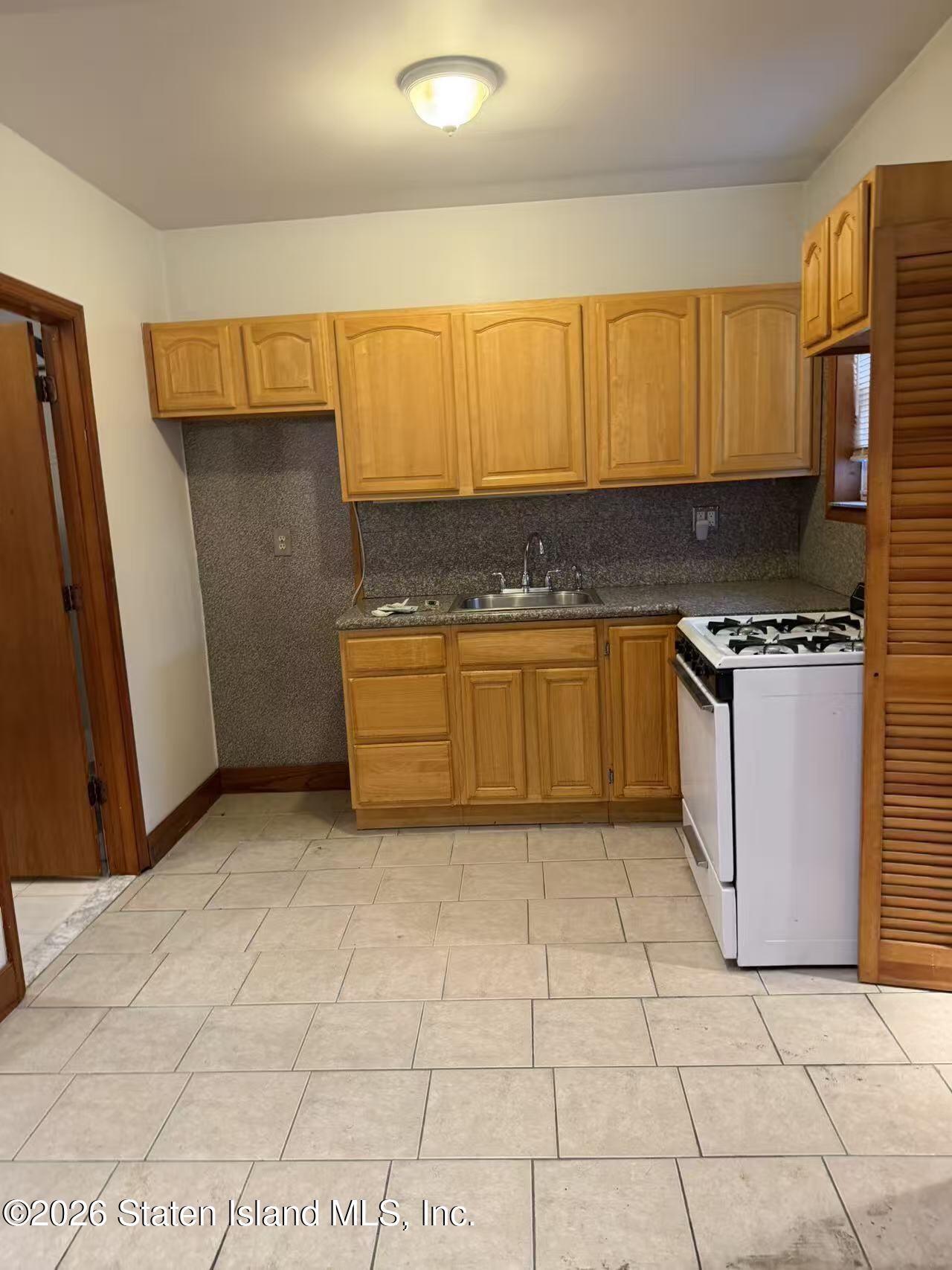107 Clifton Avenue D Image 5