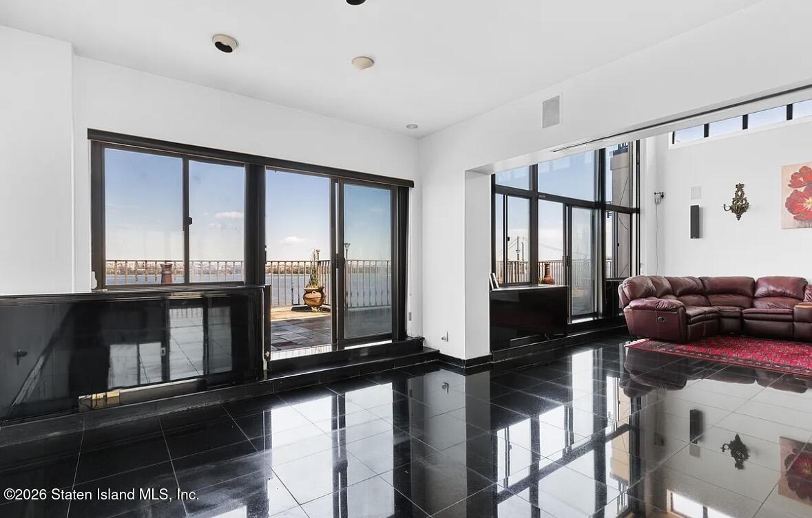 31 Hylan Boulevard Penthouse Image 3