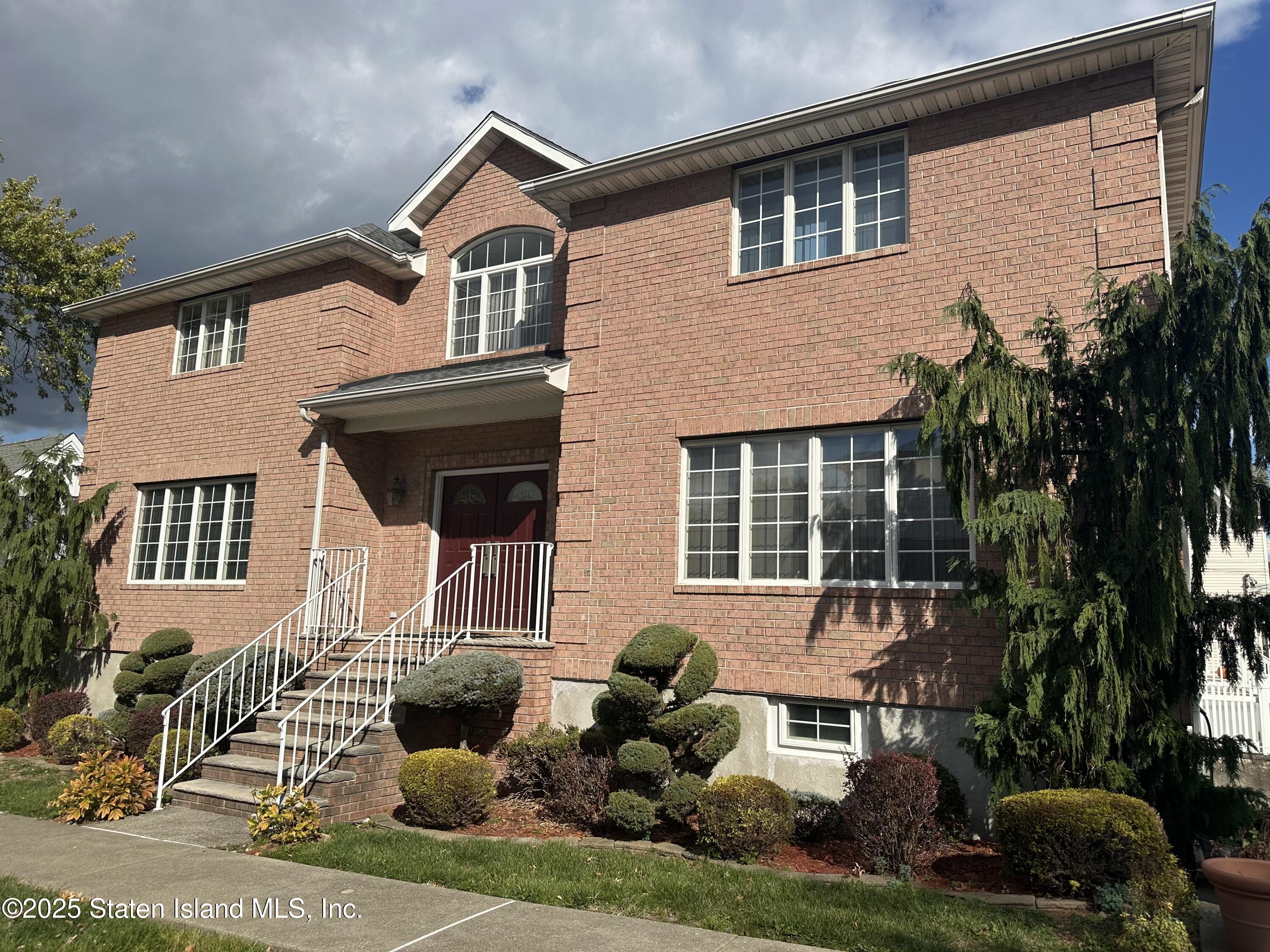 18 Dobbs Place Image 2