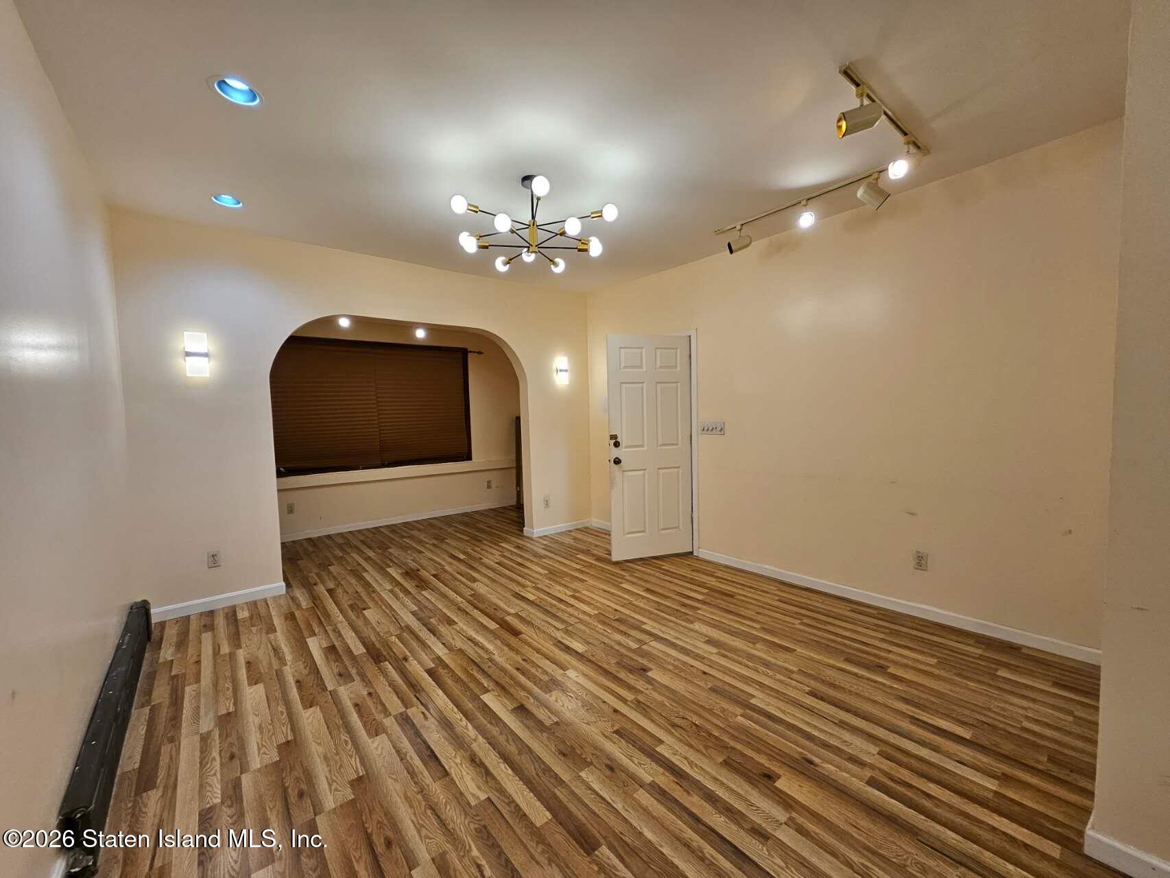 232 Hylan Boulevard Image 3