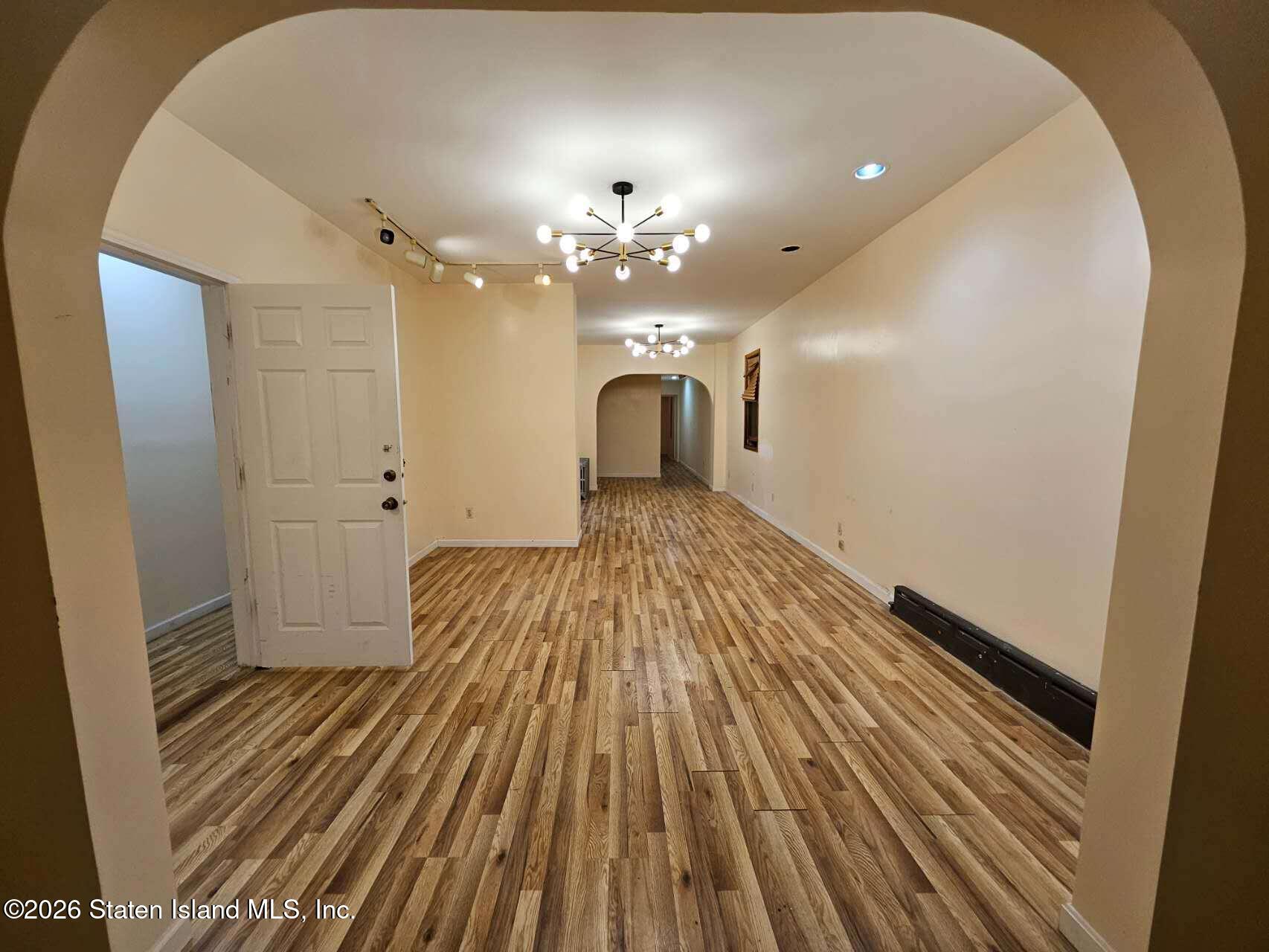 232 Hylan Boulevard Image 4