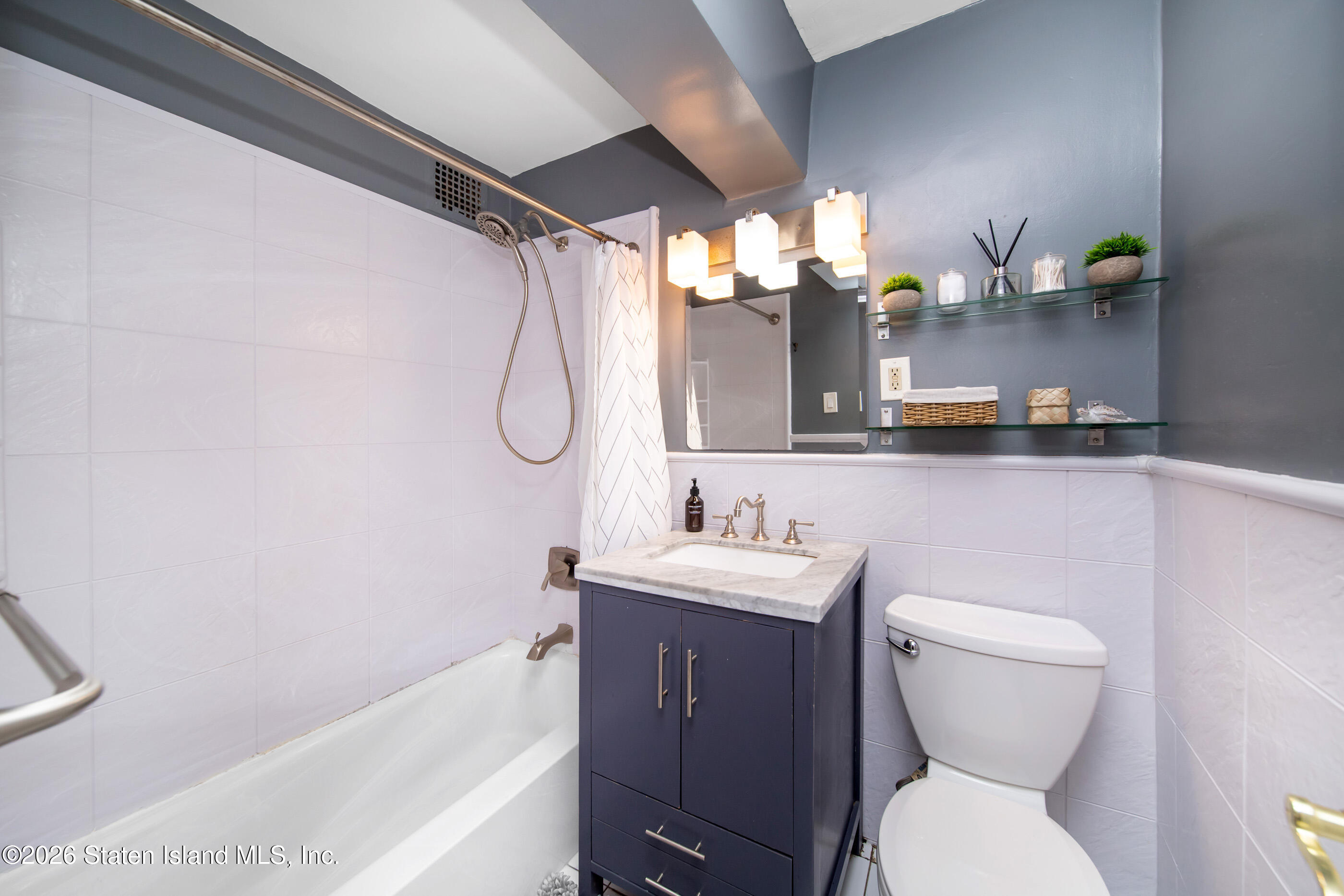 241-20 Northern Boulevard 5e, Queens, NY, 11362 image 17