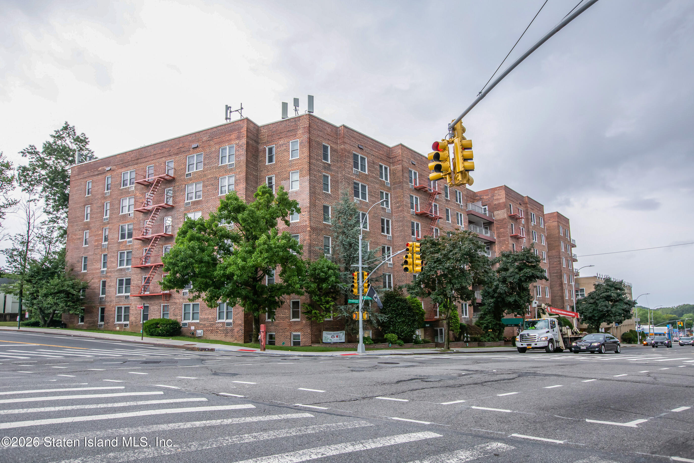 241-20 Northern Boulevard 5e Image 3
