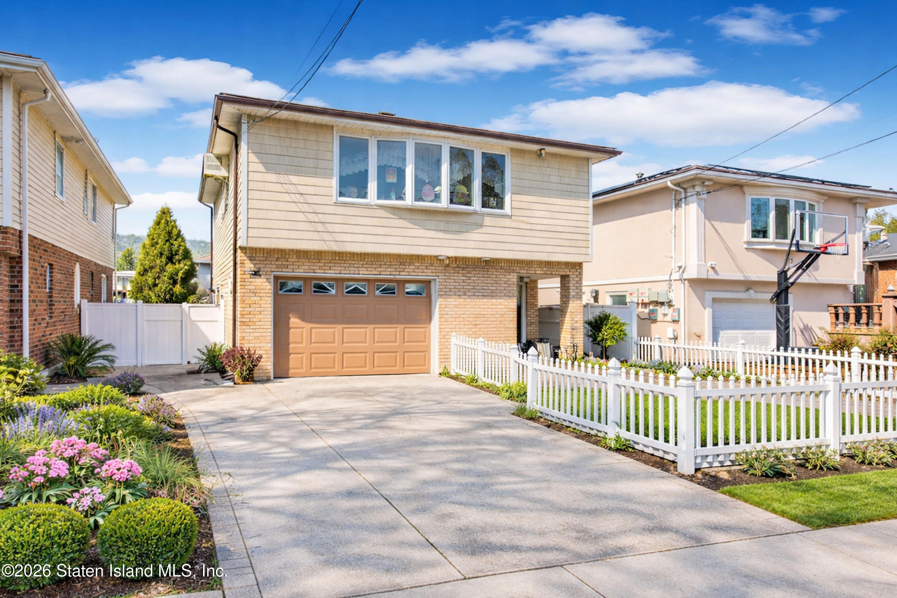 232 Hawthorne Avenue Image 1