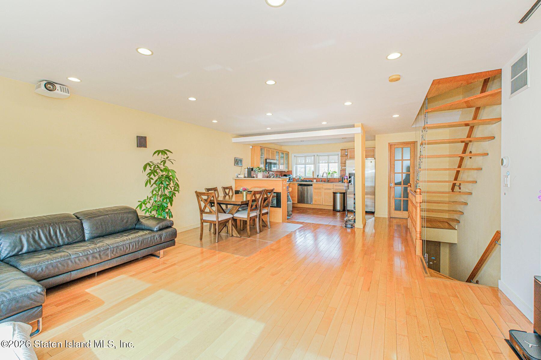 17 Yacht Club Cove Street 17 Image 5