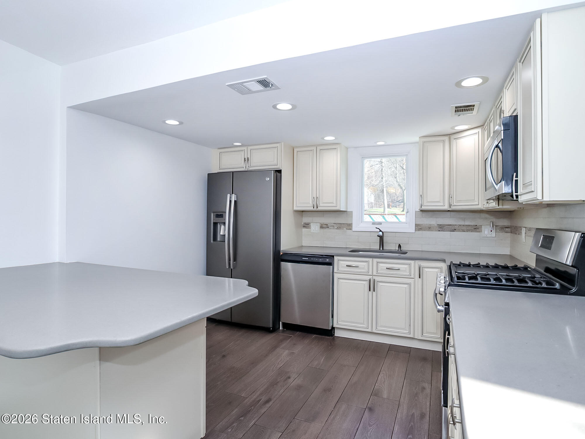 115 Hampton Green, Staten Island, NY, 10312 image 10