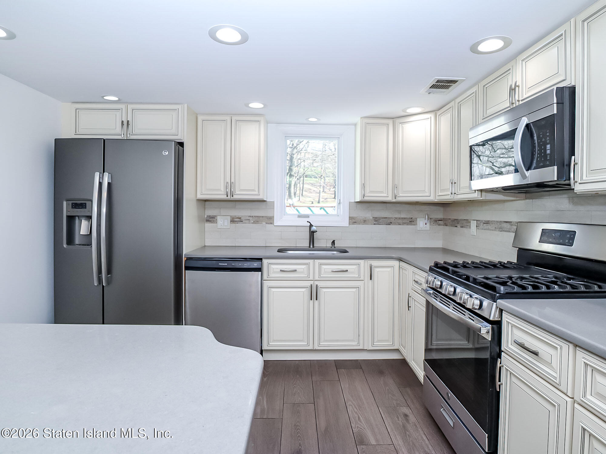 115 Hampton Green, Staten Island, NY, 10312 image 11