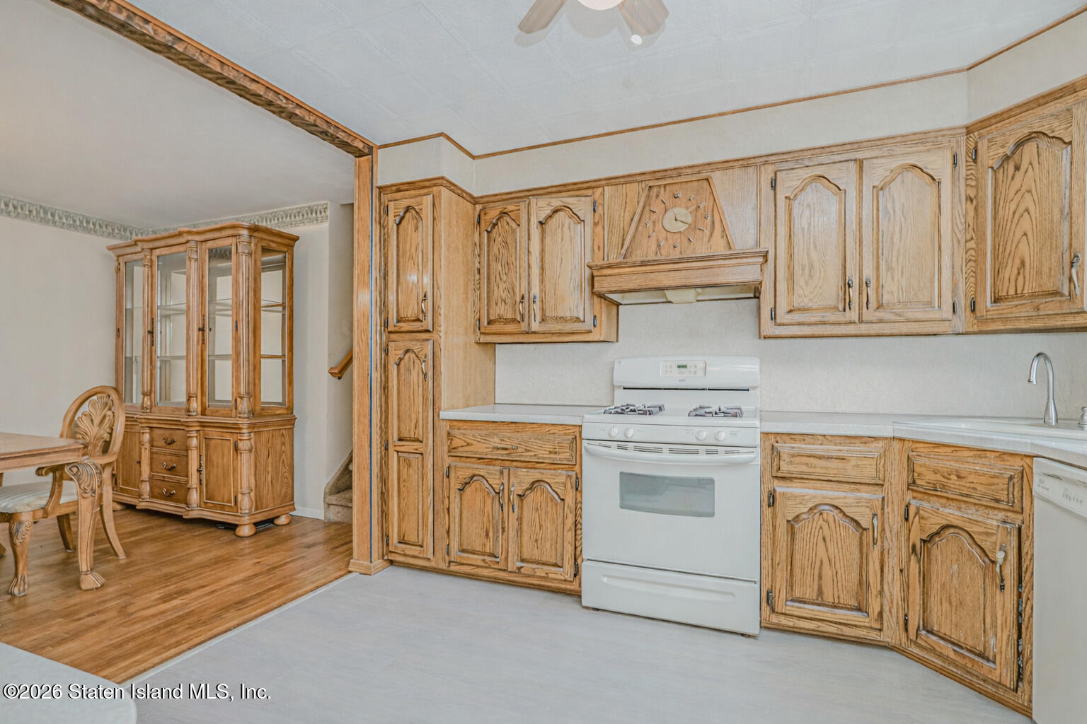 526 Leverett Avenue, Staten Island, NY, 10308 image 9
