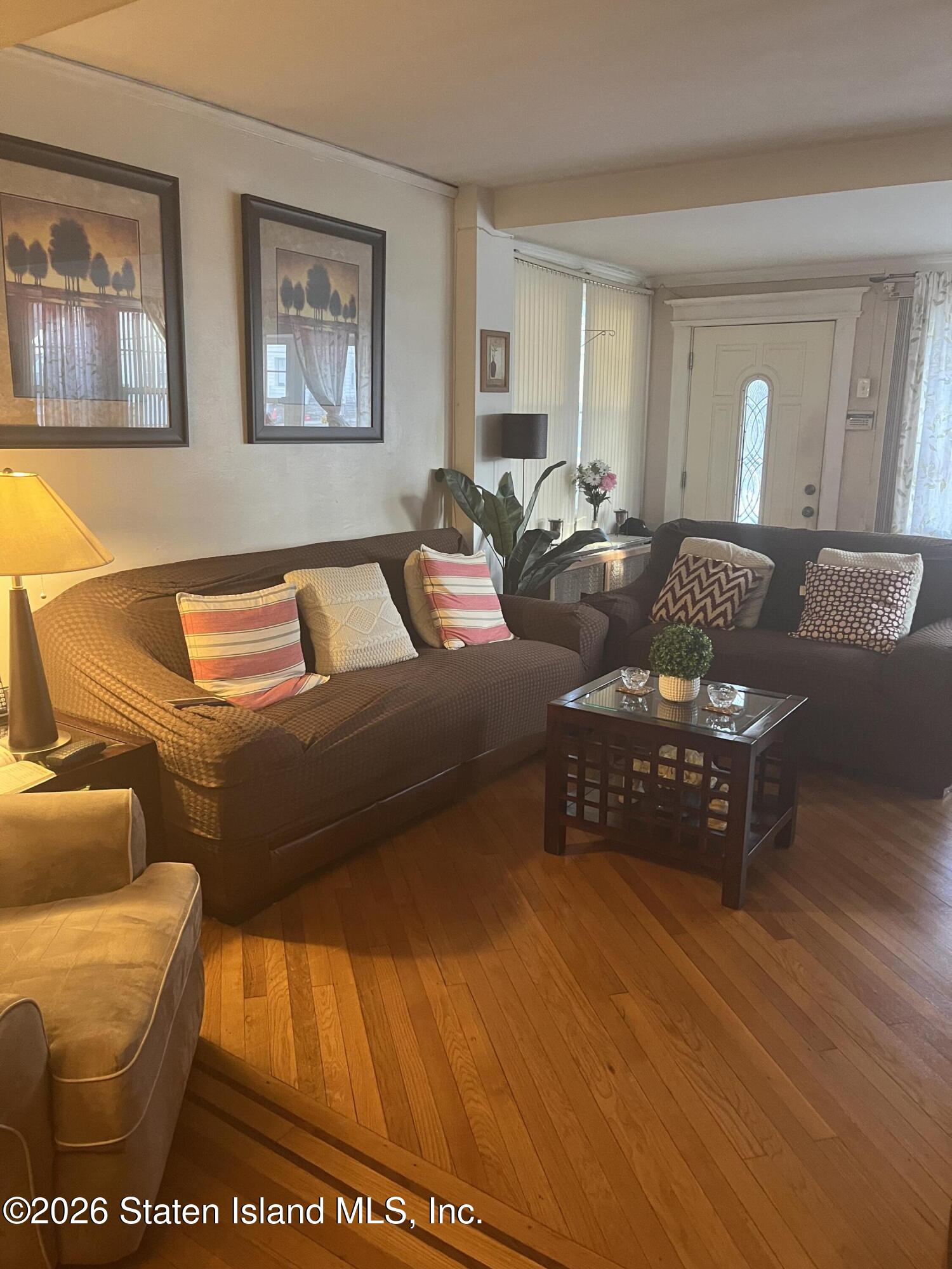 835 Post Avenue Image 4